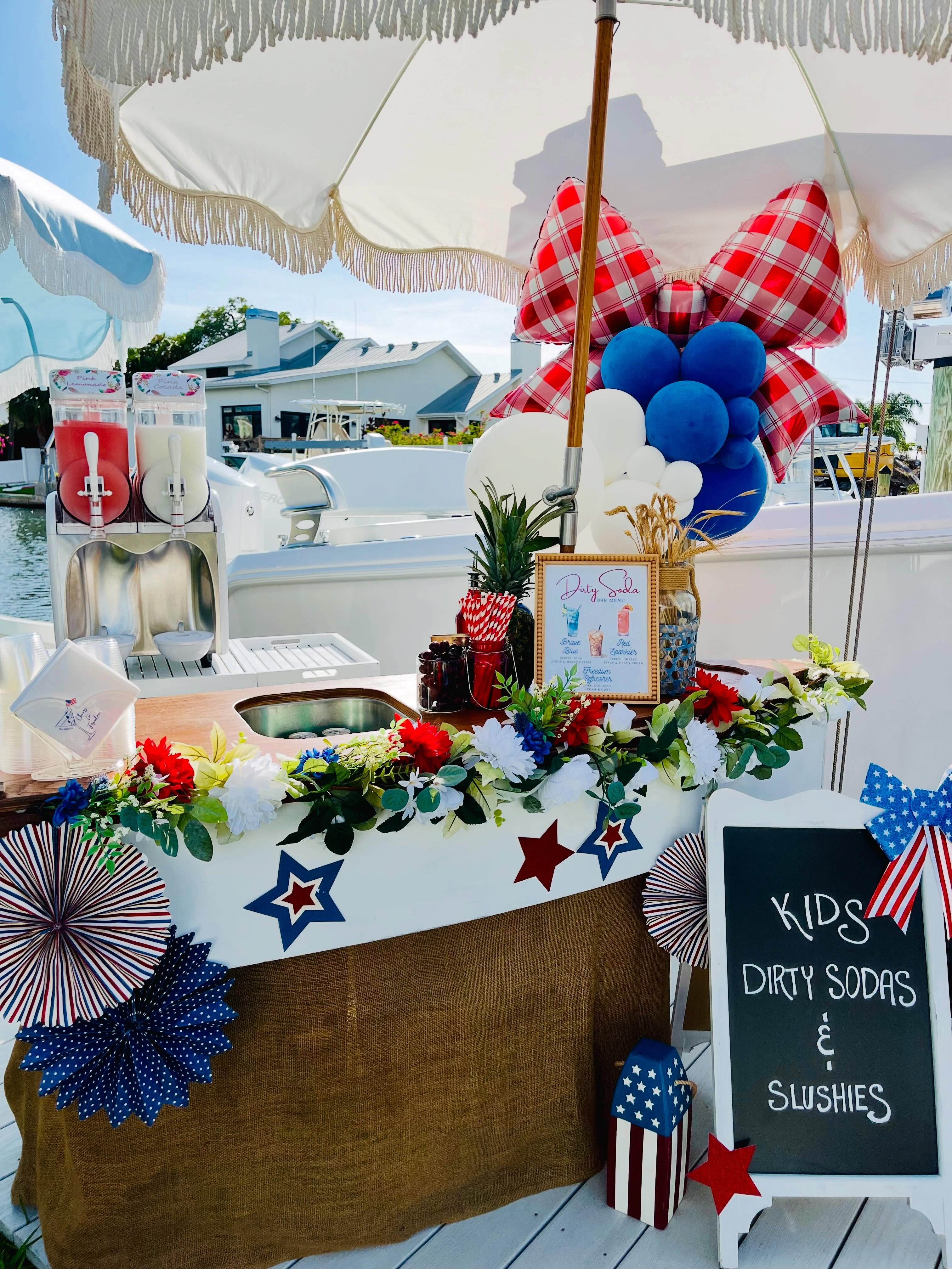 The Boat Bar was rockin the Kids Station with Dirty Sodas and Slushies at our recent Memorial Day event!
Balloons: @ohwhatfunpartyco
The kids were loving it! π