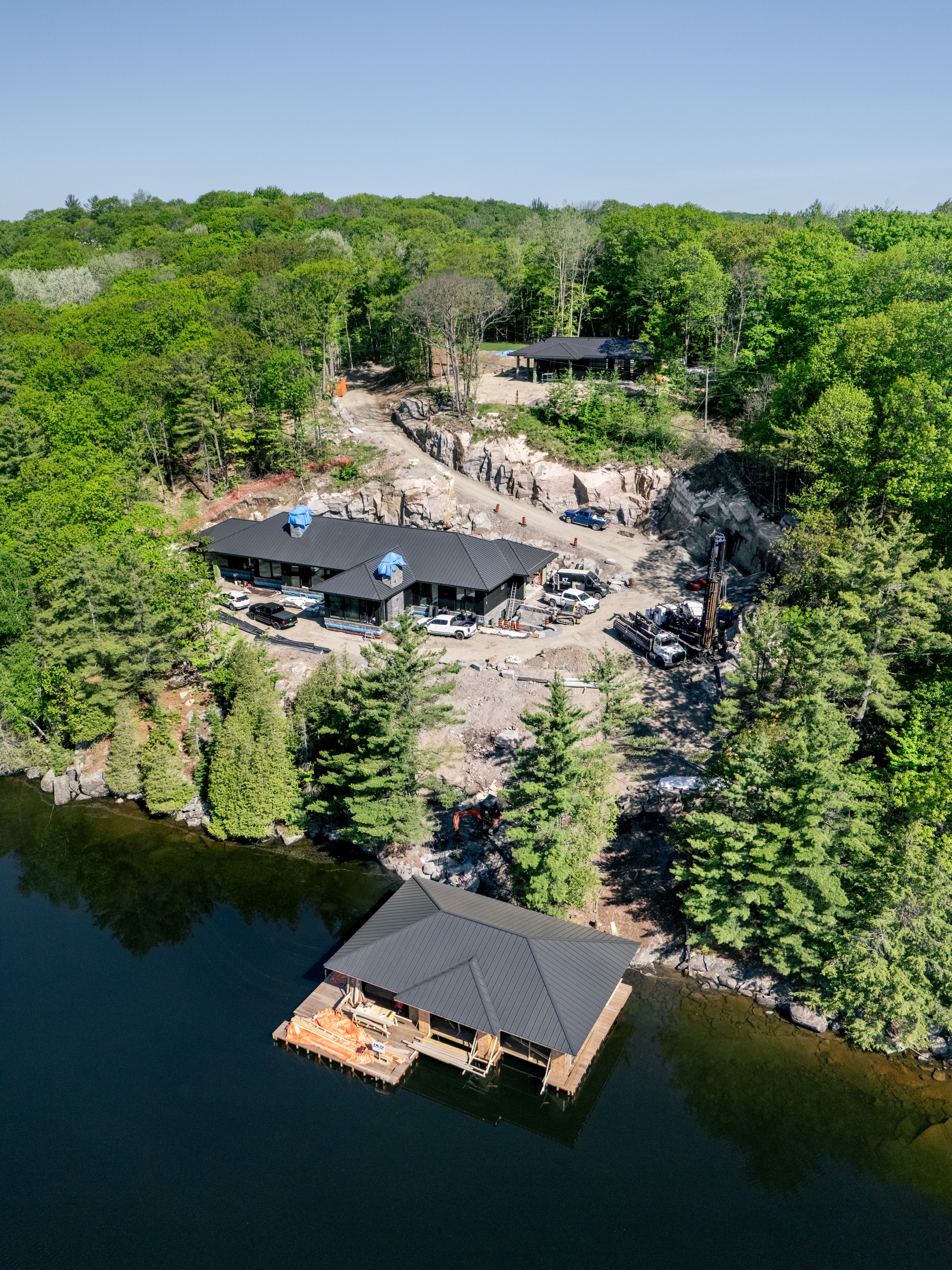 This compound shows what Muskoka is known for. Natural beauty and unmatched landscapes. Lift’s are going in soon so stay tuned for the next steps in this build.
Project by @hldmuskoka
#waterfront #muskoka #muskokaliving #luxury #landscape