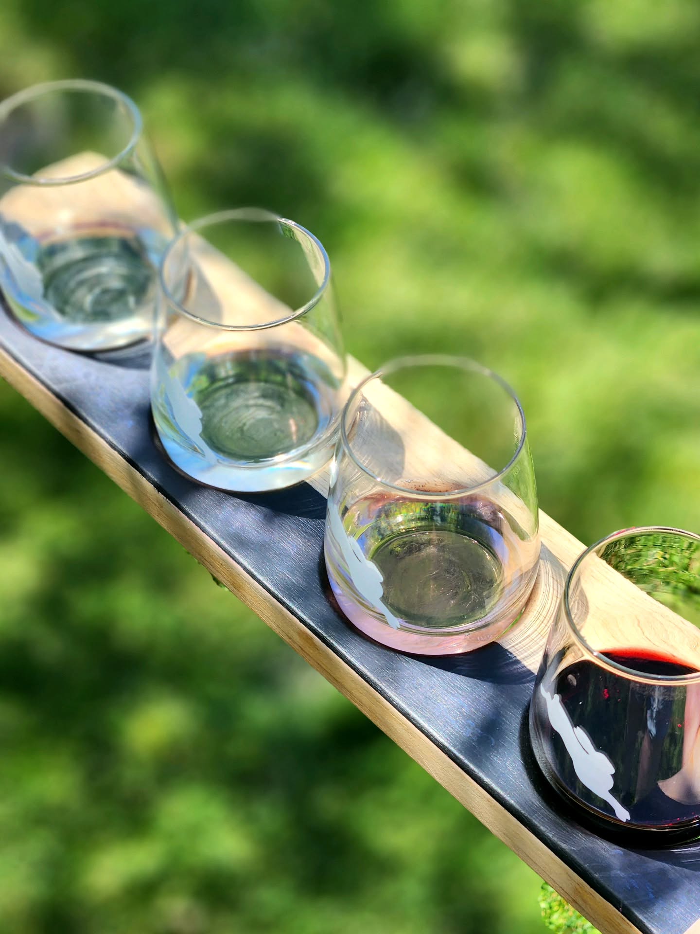 When it's too hot to choose just one...
Cool down with a tasting flight, soak up the views, and discover your new favourite sip. Summer tastes even better by the water.