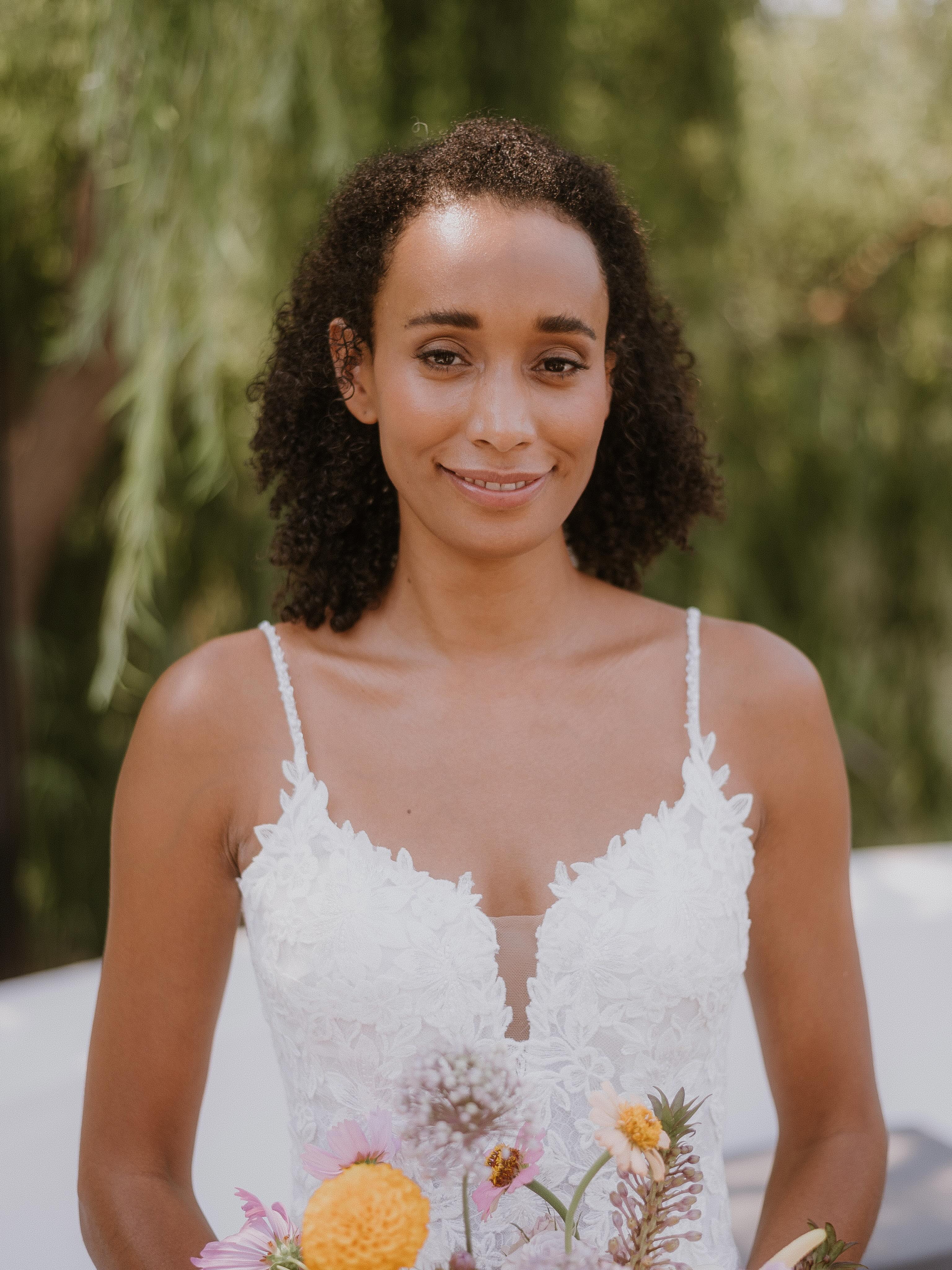 From Berlin to the Cape Winelands ✨
Aurelie travelled all the way from Germany to celebrate her wedding day at the breathtaking Vrede en Lust Estate, surrounded by vineyards, mountains, and the people she loves most.
For her bridal look, we focused on soft, elevated beauty: fresh, glowing skin, naturally defined features, and timeless hair that felt effortlessly elegant. The perfect balance between polished and authentic.
There is something so special about helping a bride feel like the most beautiful version of herself on one of the biggest days of her life.
Congratulations, Aurelie 🤍
Venue: @vredeenlust
Hair & Makeup: @swoonmakeup
#CapeTownWedding
#CapeTownBride
#SouthAfricaWedding
#DestinationWedding
#DestinationBride