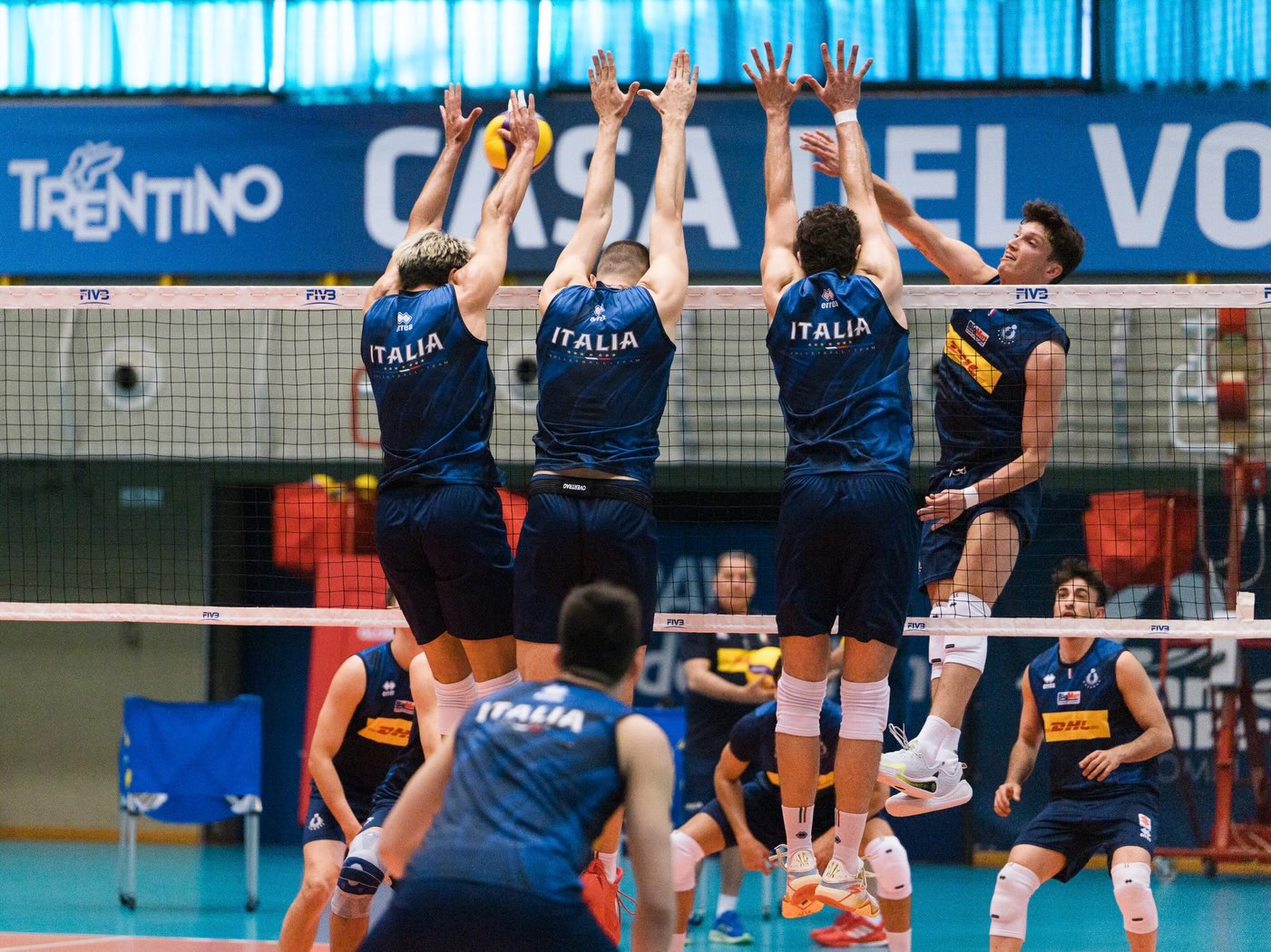 @federazioneitalianapallavolo trainings in Cavalese 📸
Shot for @perspective.cinema
@visitfiemme @visittrentino
Sports photography
Fotografia sportiva
Pallavolo