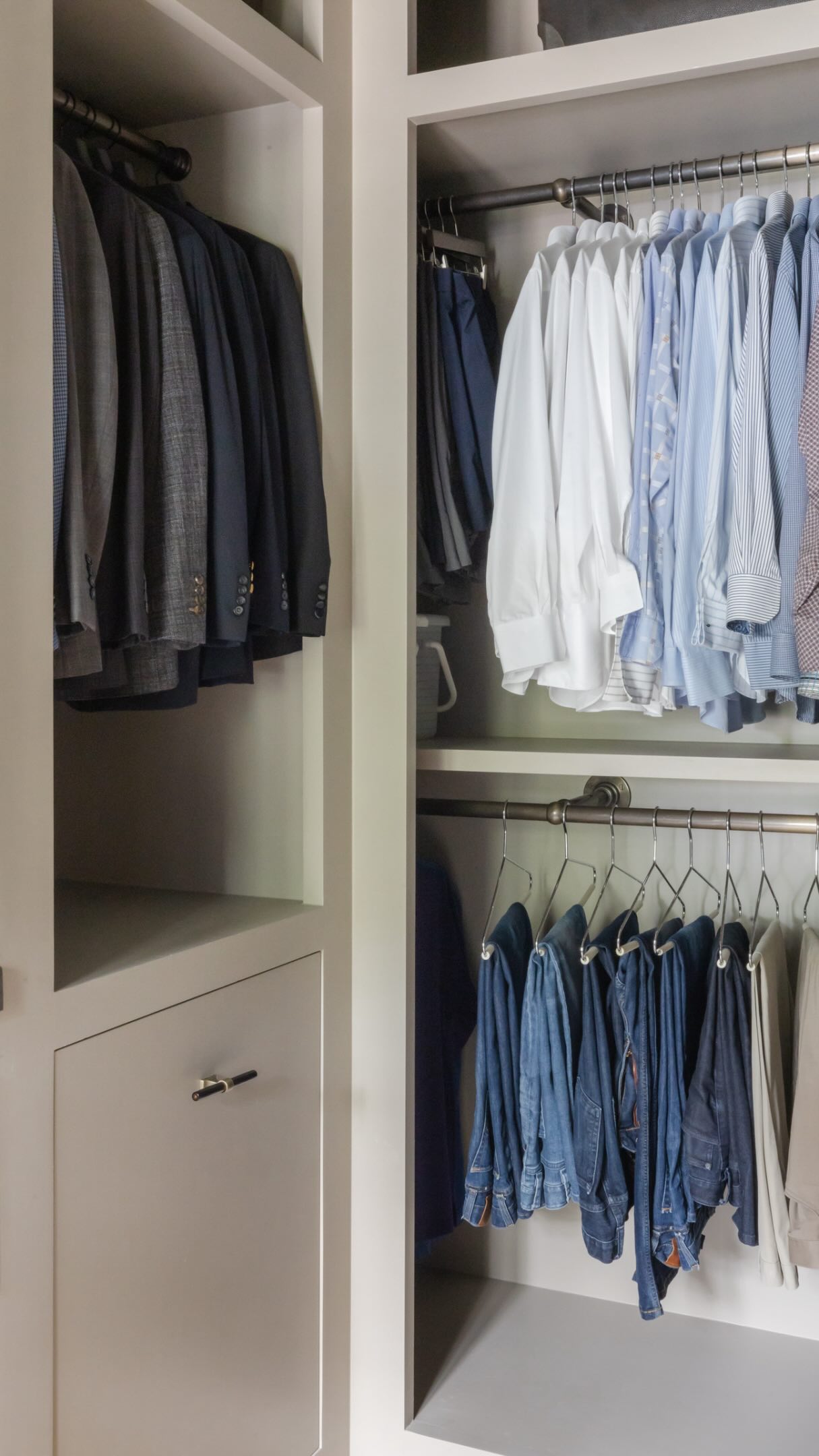 Tailoring doesn’t stop at the suit. A well dressed life starts in the way you preserve your clothing.
Because when your wardrobe is treated with intention, getting dressed becomes effortless.
@sterlingsuits_
