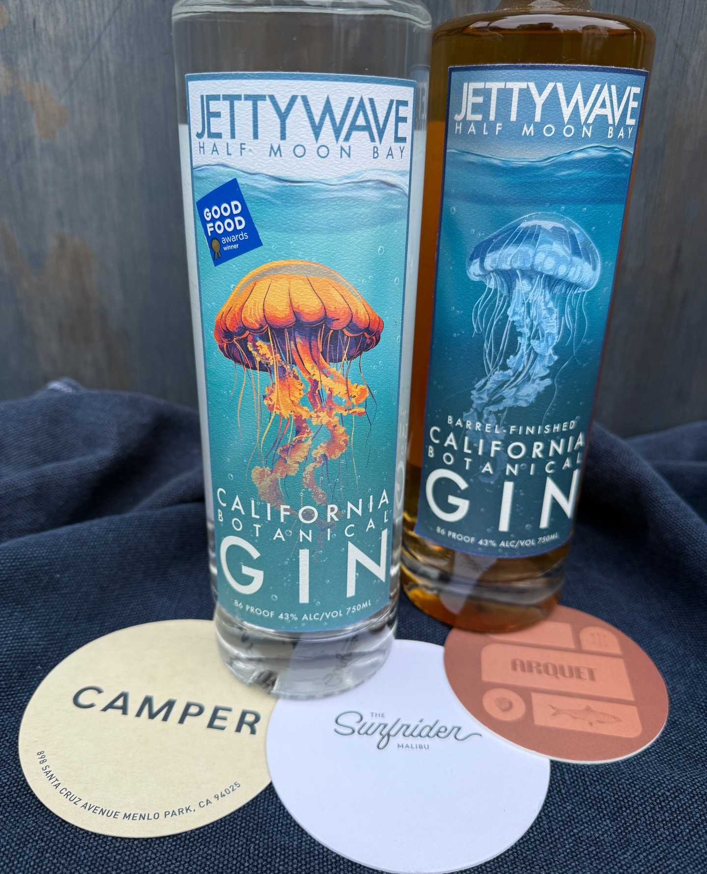 ✨️Nothing puts a smile on our faces faster than being out and about and seeing Jettywave printed on a cocktail menu!
Swipe through for a few recent menu sightings 👀
@thesurfridermalibu 🌊
@arquetrestaurant 🧊
@campermp 🍸️
Go for the cocktails, stay for the amazing food!🤩
It’s always exciting to see what creative cocktails bartenders create using Jettywave Spirits.
Drop us a line of your favorite spots where you’d love to see Jettywave next!
#BotanicalGin #Menus #DrinkLocal