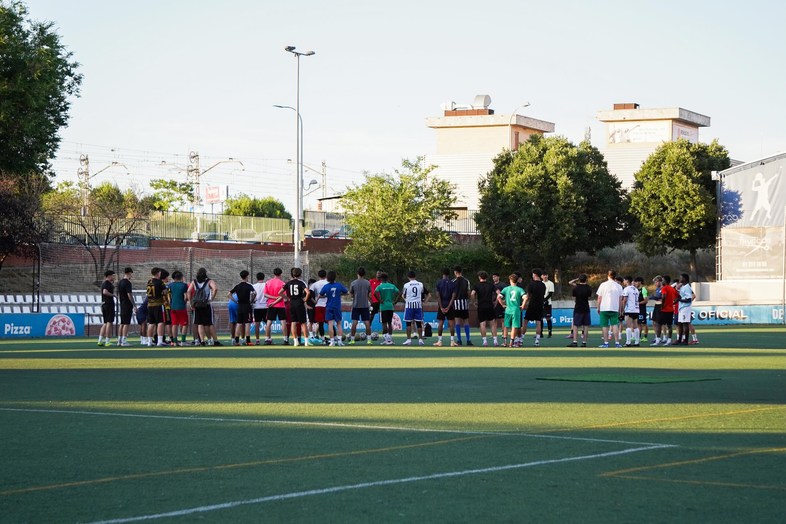 ¿Vas a dejar que te lo cuenten? Si tienes el talento y las ganas de formar parte del Primer Equipo del UDMElidaOlimpia, aún estás a tiempo de demostrarlo.
📩 ¡No te quedes fuera! Contáctanos ya a través de la web y ven a ganarte tu sitio. 🤙📸