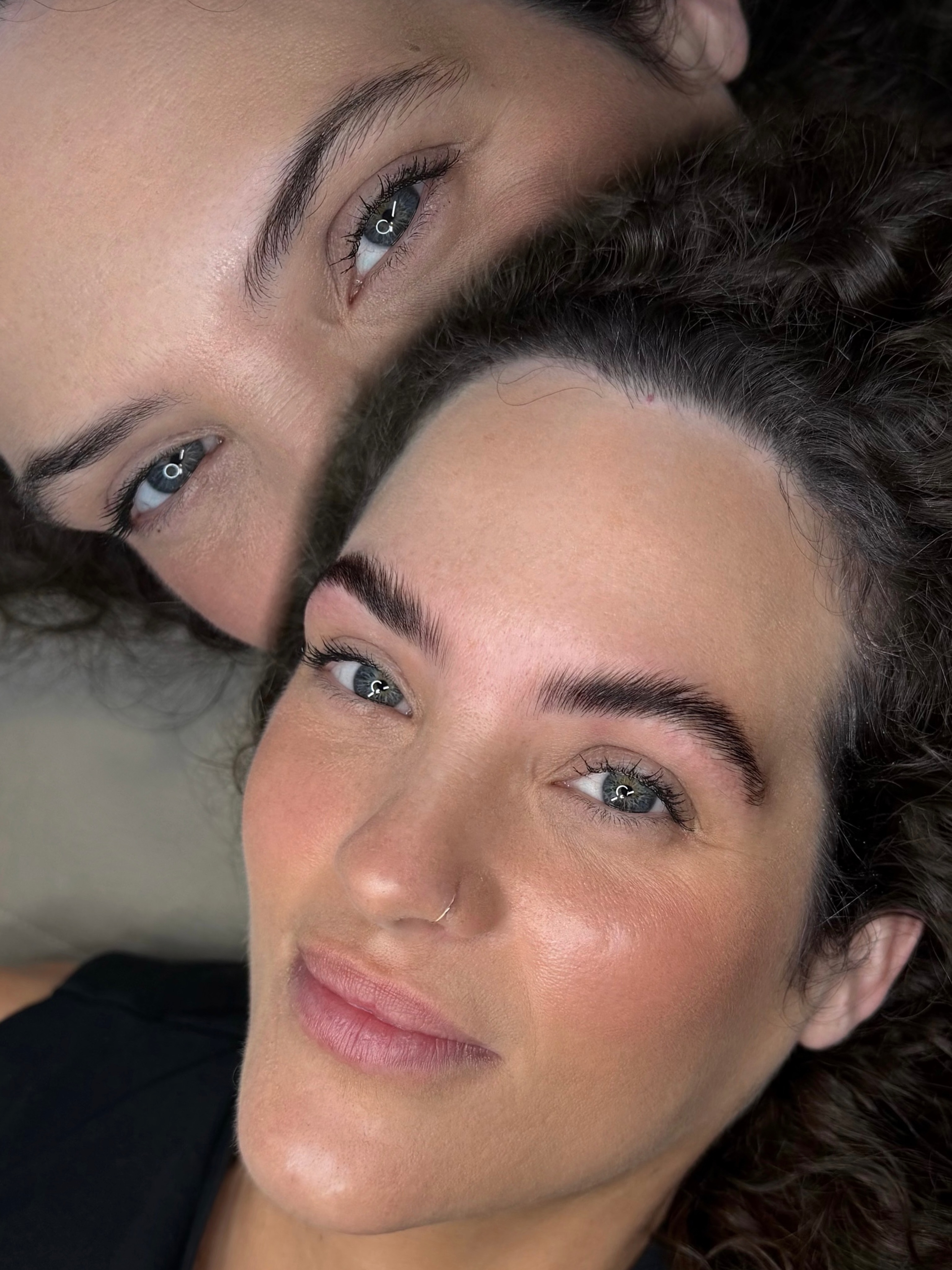 This is a Signature Brow Sculpt using my newest technique. How lucky am I to get to work with such beautiful women every day???
Her goal was simple: fluffier, fuller brows while keeping them soft and natural.
A good amount of natural brow hair is needed to achieve this particular style.
Using:
@browcode stain and brow cleanse
@thuya lami