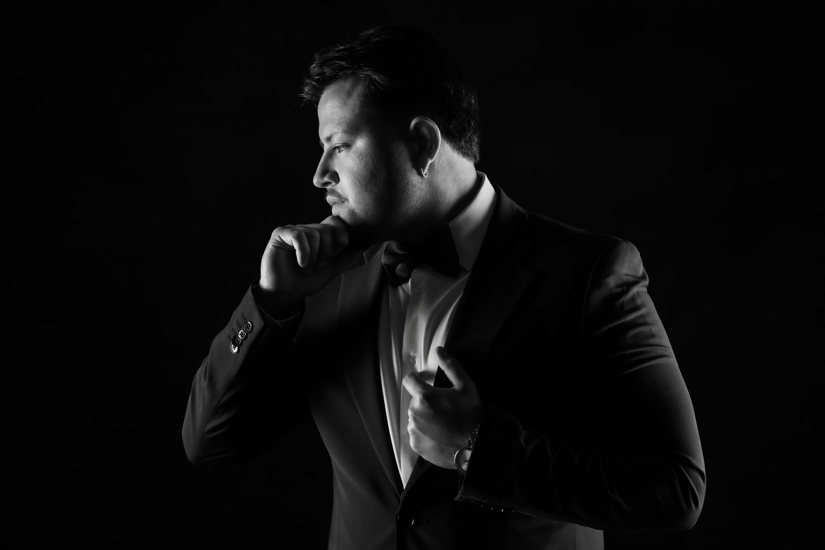Some moments don’t need color to tell their story.
For the first part of this graduation session, we leaned into black and white: timeless, elegant, and a little mysterious.
Behind every achievement is a journey filled with sacrifice, determination, and countless unseen moments. Sometimes stripping away the color allows the story to speak for itself.
A Colombian dream, years in the making, now at the finish line. 🇨🇴🎓
More from this session coming soon.
@jtheexecutive @fullsail
#GraduationPhotography #BlackAndWhitePortrait #FullSailGraduate #PortraitPhotography #ColombianPride
