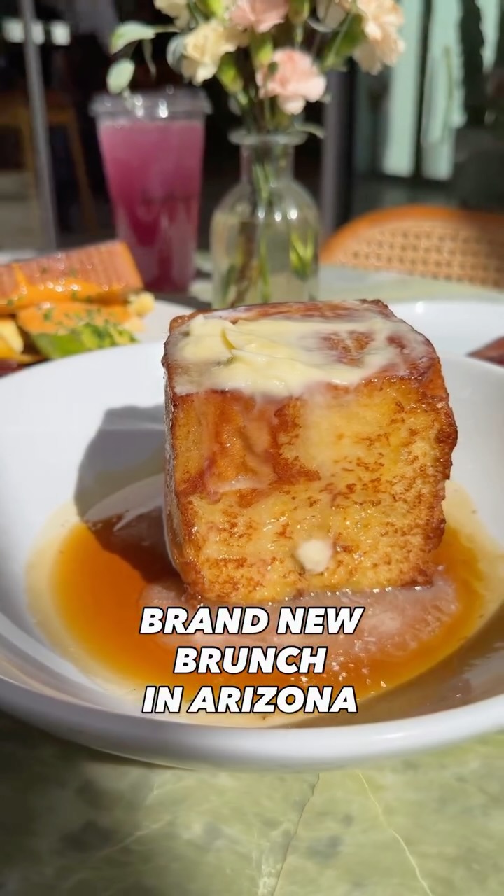 BRAND NEW IN ARIZONA! I think @sophiasbrunch has the tallest French toast I’ve ever seen 👀 this new spot in Phoenix is gorgeous inside and out and the staff was amazing! The French toast comes out as a tall cube with dulce de leche inside! And I loved the egg sandwich with comes stuffed inside fresh milk bread with a side of spicy tots! Such a great new spot, let us know if you check it out!
📍Sophia’s A Brunch Counter
336 E Thomas Rd
Phoenix, AZ 85012
#cubefrenchtoast #brunch #arizona #frenchtoast #azcontentcreator