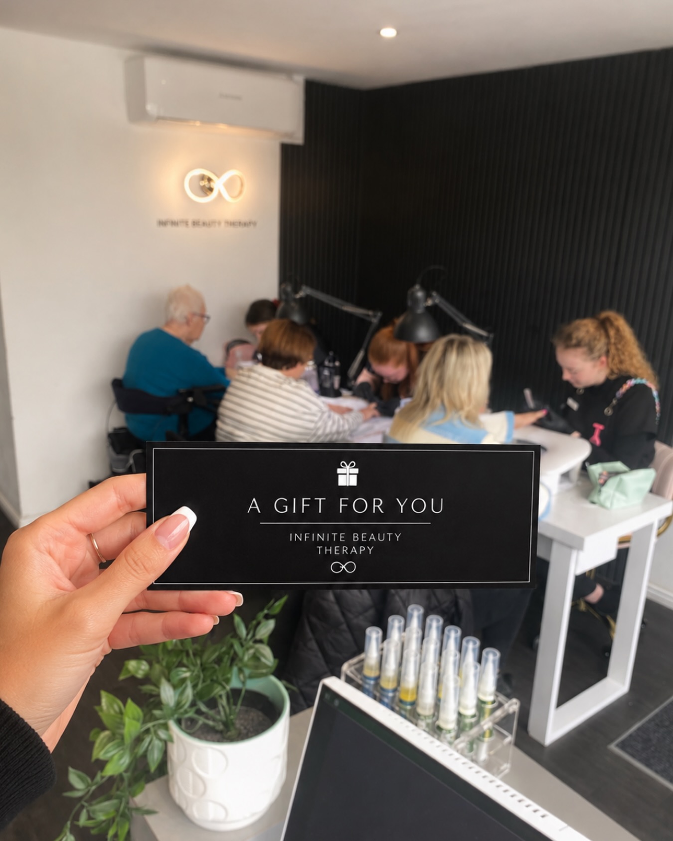 FATHER’S DAY GIFT VOUCHERS AVAILABLE 🤍
Struggling to know what to get for someone who never stops working, never takes time for themselves and deserves a proper switch off?
Treat them to time to relax this Father’s Day ✨
Gift vouchers can be used towards:
▪️Massages
▪️Skin treatments
▪️Relaxation treatments
▪️Hand & foot care
♾️ Any treatment of their choice
The perfect gift for someone who deserves a bit of time out 🫶
Available to purchase in salon or online.
#bedfordbeautysalon #kempstonbeautysalon #fathersdaygiftbedford
