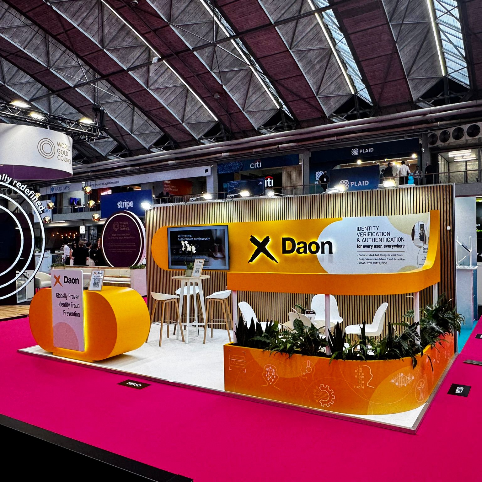 Our team was out at @raiamsterdam building stands for a number of clients at @money20_20 , a show for which we're also an official supplier ✨
First up we've got Daon's bold yellow brand palette giving COLOUR 🎨 with:
✅ Acupanel® cladding - for a professional touch
✅ Halo lit logos and graphics panels - maximising visual impact and brand communication
✅ Sprayed curved units and planters - for a high end, bespoke finish
Watch this space for more of the finished builds!
#money2020 #amsterdam #rai #build #design #exhibition