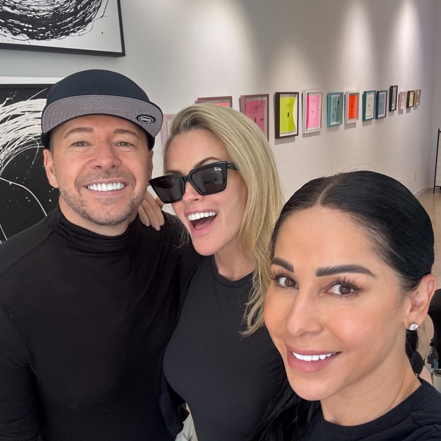 With two of my favorites, @donniewahlberg and @jennymccarthy . Always grateful for your trust and support. ❤️
•
•
•
•
•
•
•
#nkotb #newkidsontheblock #microbladingmen #celebritymicroblading #nanobrows
