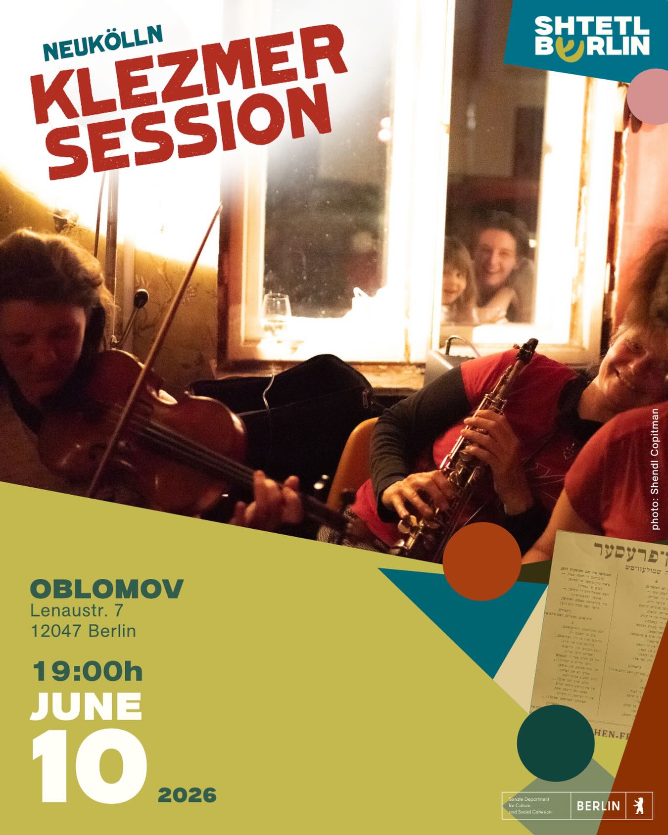 TONIGHT! Join us at Oblomov Kreuzkölln for an 18:30 tune learning session and a 19:00 open klezmer jam that’ll last late into the night! All levels, all instruments, and everyone is welcome. There will be singing, dancing, drinking, and shmuesing - endless ways to join the lively atmosphere!
Visit our website (link in bio) for more information! See you soon!
#klezmer #yiddish #berlinevents #jewishmusic #jewishculture