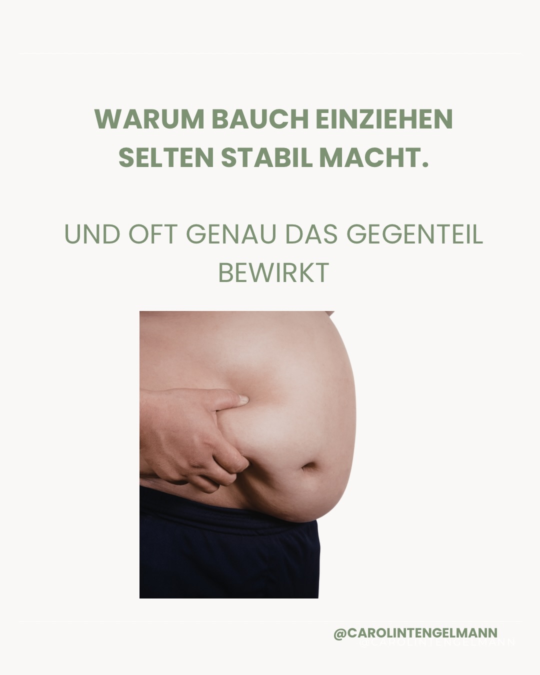 Bauch einziehen fühlt sich für viele Frauen sicher an.
Es gibt dir Kontrolle? Du fühlst dich gehalten? Du fühlst dich stabiler?
Ich bin Carolin Tengelmann, Expertin für Rektusdiastase und Bindegewebe und ich weiß genau, wie es dir geht, denn ich hatte selber eine 8 cm Rektusdiastase und weiß, wie doof sich das anfühlt.
Aber echte Stabilität ist kein Dauerzustand von Spannung.
Ein Bauch, der nie loslassen darf, kann keinen Druck regulieren. Und genau das braucht eine gesunde Mitte:
・Raum
・Elastizitat
• Reaktion statt Kontrolle
Wenn du bei einer Rektusdiastase ständig den Bauch einziehst, arbeitest du oft gegen dein System und deswegen kommt du nicht vom Fleck, was die Schließung angeht.
Heilung entsteht nicht durch Festhalten. Sondern durch Lernen und Verstehen, wann dein korper tragen kann und wann er entspannen darf.
❤️ Folge mir, wenn du aus Kontrolle in Vertrauen kommen
willst.
Speichern, wenn du heute bewusst loslassen möchtest.