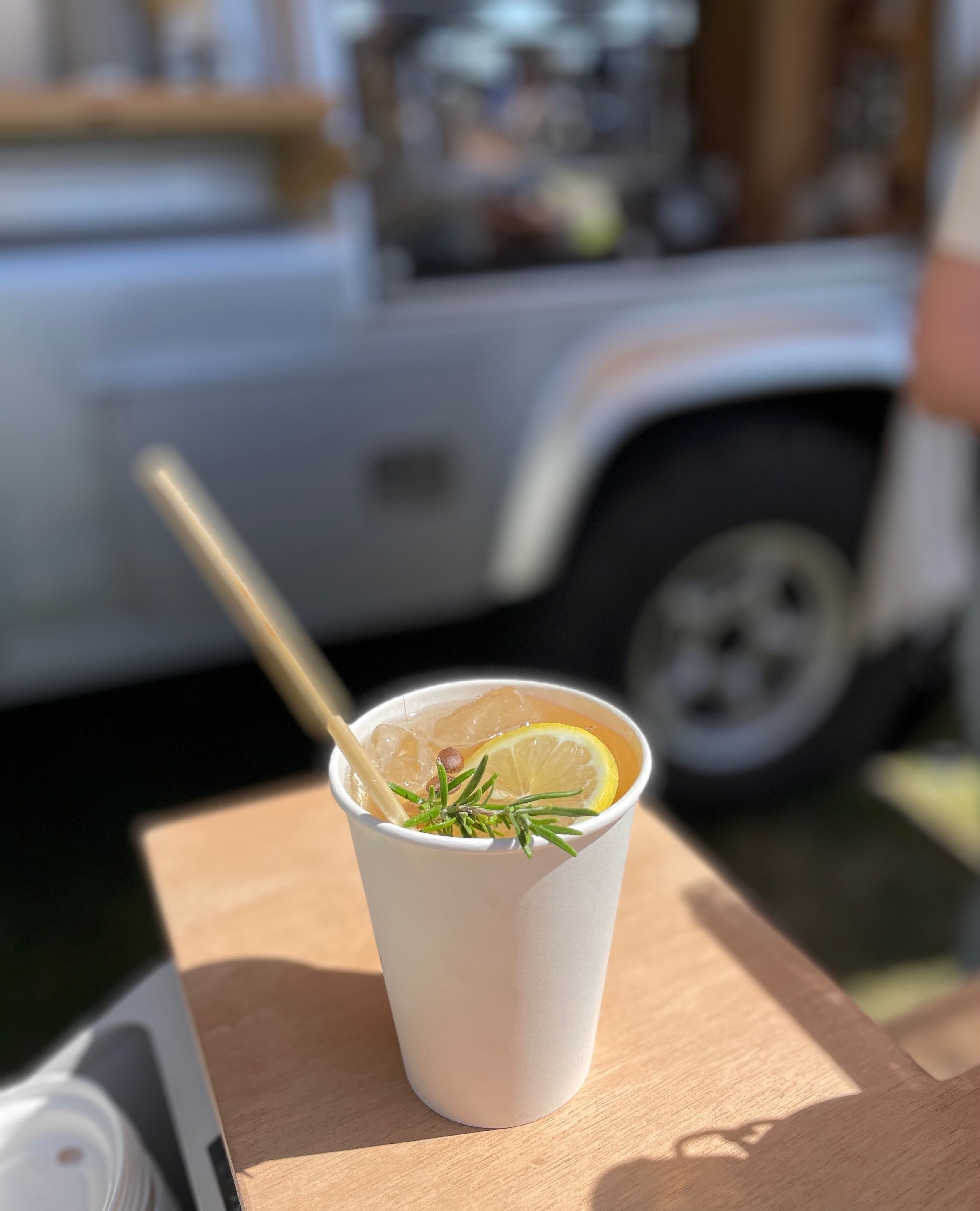 The drink that everyone is curious about, questions their faith and then loves when they order it! Our house-made Coffee Lemonade! Who fancies it bottled? 🍋
#coffeelemonade #housepour #specialitycoffeedrinks #coffeelandrover #landrovercoffee
