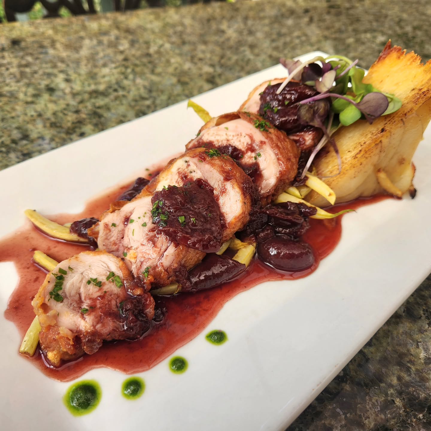 ✨️Ricotta stuffed Fogline Farm chicken with Dijon scalloped potatoes, wax beans and cherry-balsamic sauce.✨️
#staylocalaptos #aptosdining #farmtotable #supportlocalbusinesses Lookout Santa Cruz Food & Wine Aptos Chamber of Commerce Edible Monterey Bay Santa Cruz Sentinel Visit Santa Cruz