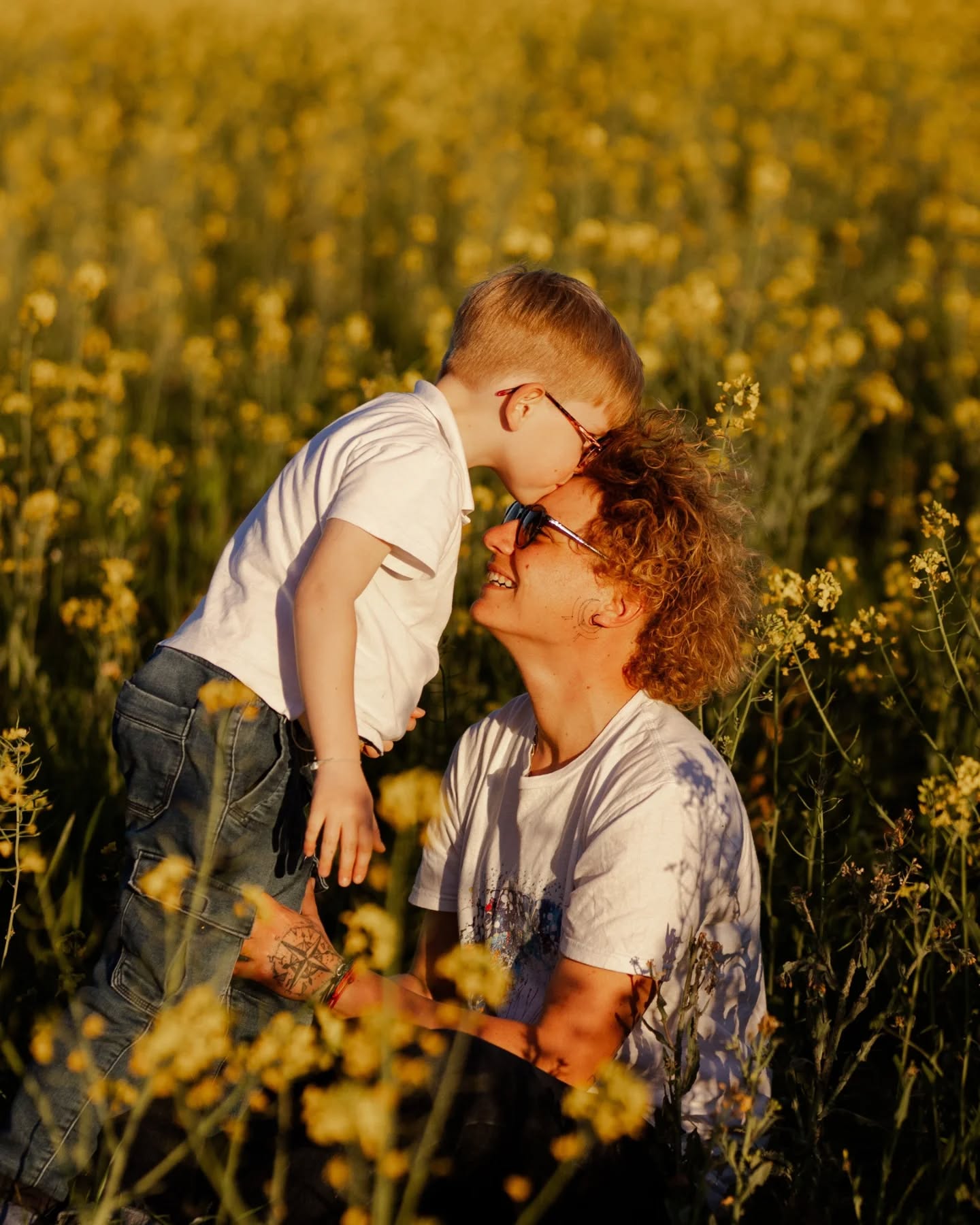 Les copains au coucher du soleil 💛
Cette lumière chaude et enveloppante que nous offre la golden hour...
Vous désirez réaliser des photos au coucher du soleil ? Il me reste quelques créneaux sur l'été 🌅
Écrivez-moi ☀️
www.edenlbphotographe.fr (lien en bio)
#photographefamillecarmaux #photographealbi #carmaux #baraqueville #rodez