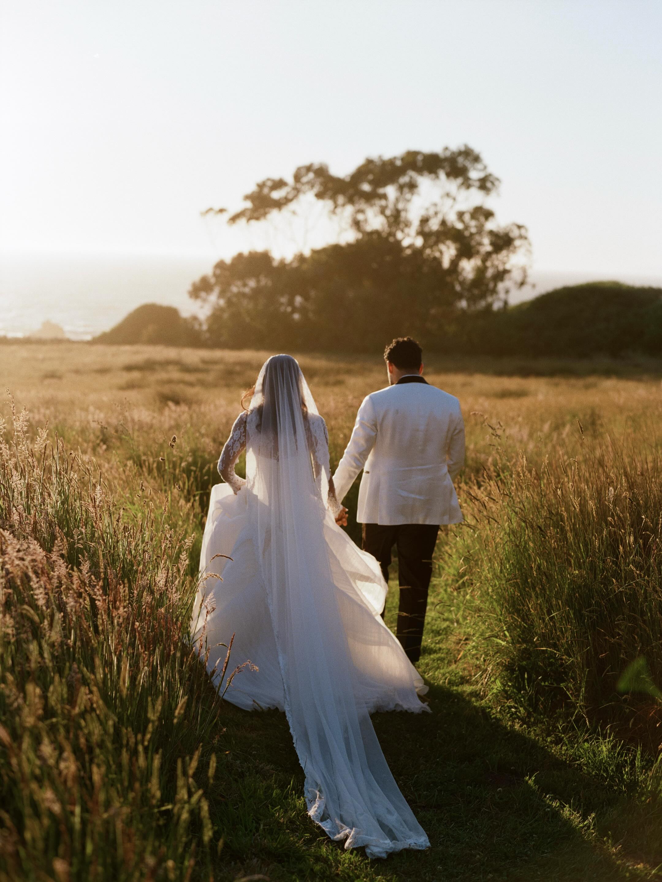 A wedding weekend where every moment feels worth remembering. Many cheers to the Shahsavaris 🍸
@lovelybridephoenix
@goldencoastflorals
@emilybridgman_
@saintbridal
@laylasbridal
@mendocinoweddings
@contourbridal
@switzerfarm
@thesocialclub.xx
@social_mix.llc
@shanissweetart
@calicostacatering
@djisak_
@mattrowlandevents
@corieshahsavari
@aryan_shahs97
@firstclass_transportation
@wilson.camera