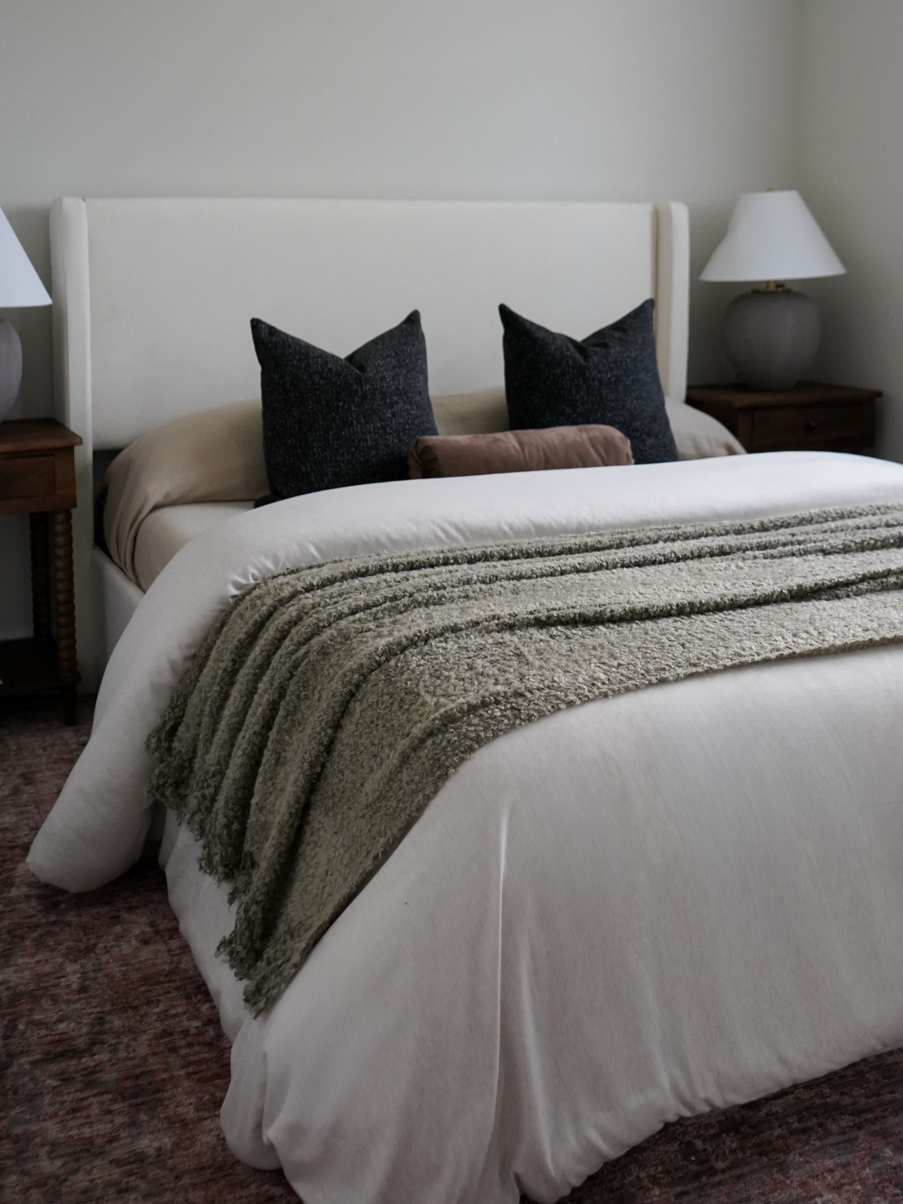 Subtle textures for this guest room styling🌸
#projectvelena
#guestbedroom #interiorstyling