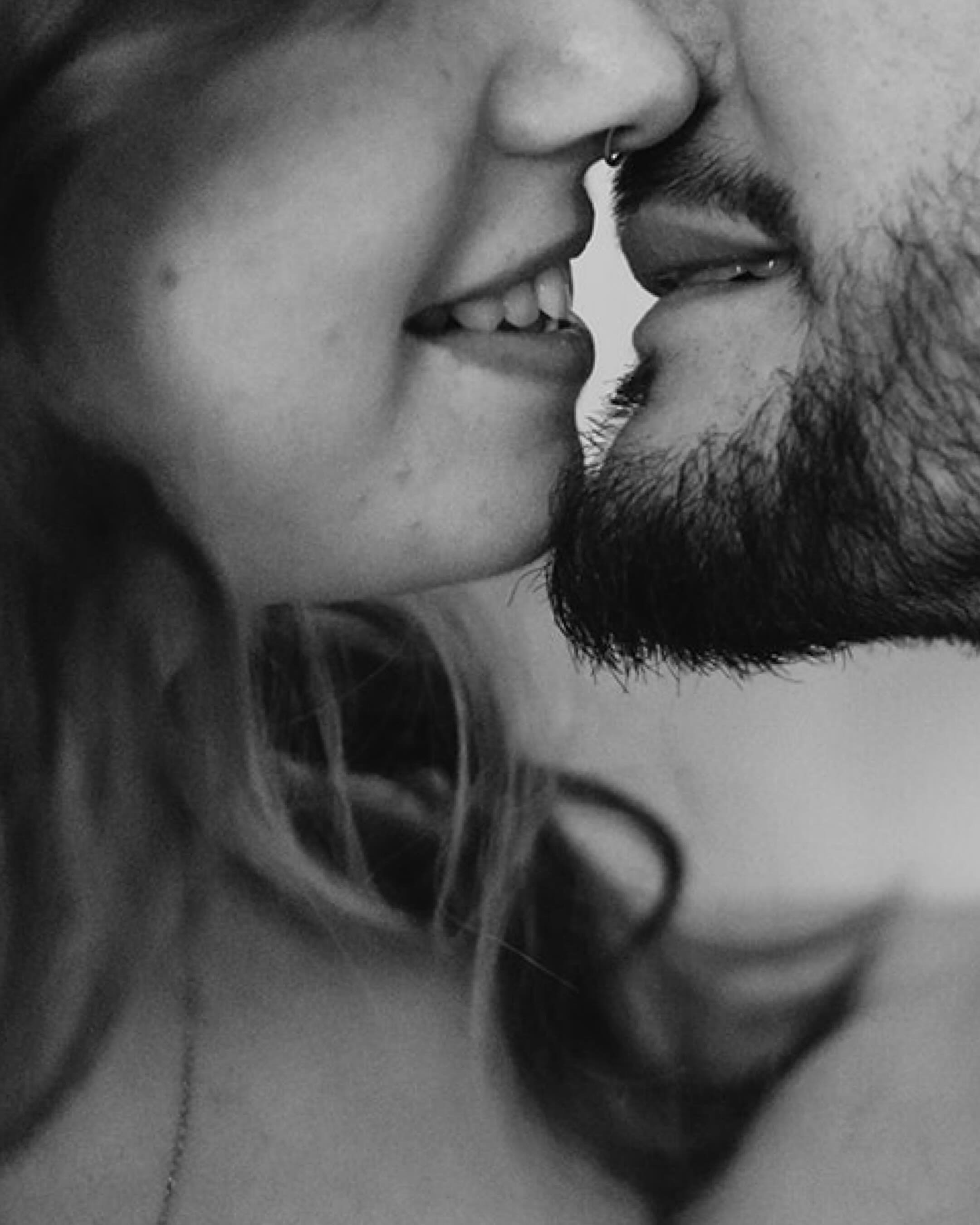 | Eux deux contre le monde |
Une séance intime, c’est une séance photo où l’on se concentre uniquement sur vous et bons le paysage qui vous entoure. Sur vos gestes, vos regard, votre intimité dans la façon la plus simple et pure.
J’adore ce genre de séance car le focus est plus simple, il n’y a pas d’éléments extérieurs qui attirent le regard, c’est vous, juste vous!
.
@amandine.grlt @eneane.weddingplanner