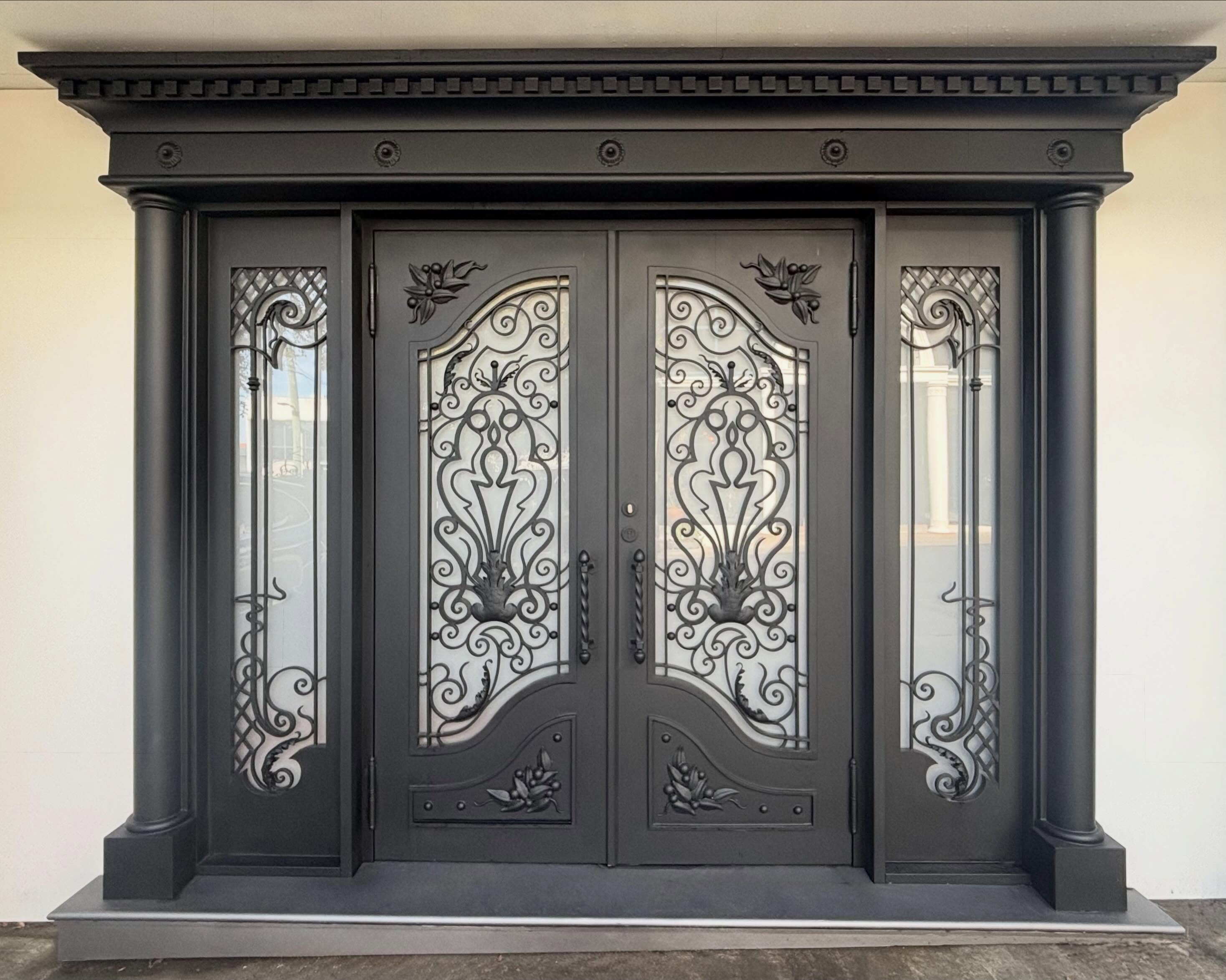 Wide Iron Door + Custom Iron Architrave
This special architrave makes the door both wider and taller.