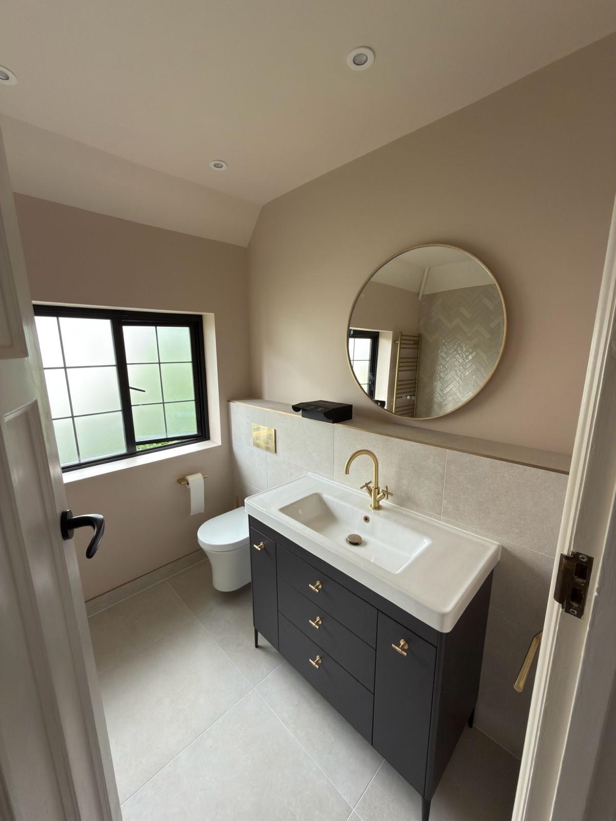 Swipe to see this beautiful bathroom in Guildford turn from plans to reality! 👀✅
This room used soft neutral tones with brushed brass accents to create a soft, sophisticated atmosphere ✨🧖♀️
📲Drop us a DM to book in for a survey!
This bathroom featured the following products:
🇬🇧Crosswater’s MPRO Crosshead range of brassware, covering the shower kit, basin tap along with the Asura fully folding screen ⭐️
🇬🇧Waters Baths of Ashbourne for their Ebb Bath, bringing a contemporary luxury feel to the room 🛁
🇬🇧Roper Rhodes’ Fairmont basin unit, Radar wall hung pan and Loop LED Mirror 🙌🏻
🇬🇧 JIS Europe with their Ashdown towel warmer in light brushed brass 🌟♨️
@crosswater_uk @roperrhodes @r2bathrooms @watersbaths @jiseuropeltd
#luxurydesign #bathroom #bathroominspo #bathroomsofinstagram #bathroomdesignideas