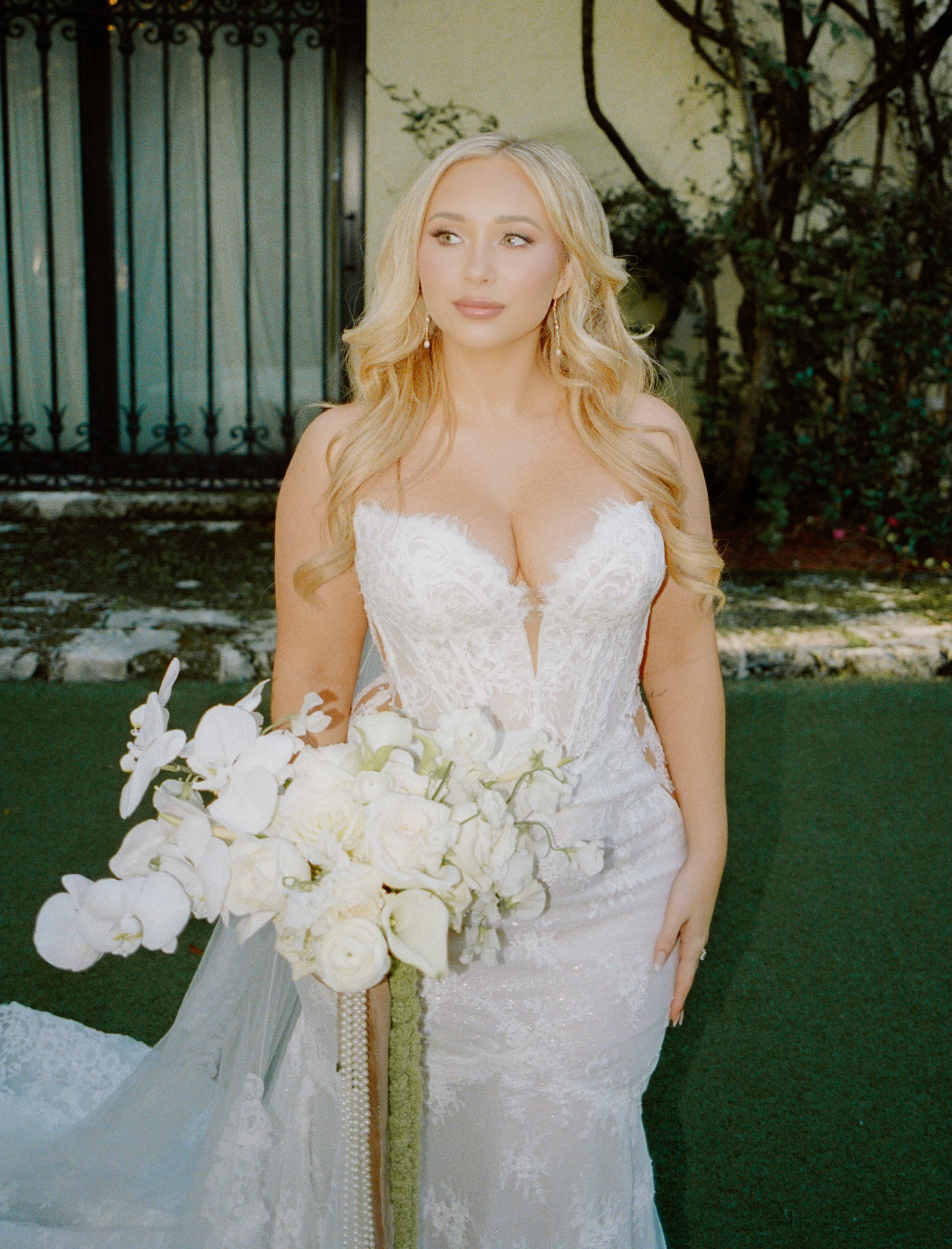 #RealBride the beyond stunning @lexibibens21 wearing our Shana gown. Captured by @emilykicsakphoto
#weddingday #bridalgown #filmphoto #wedding