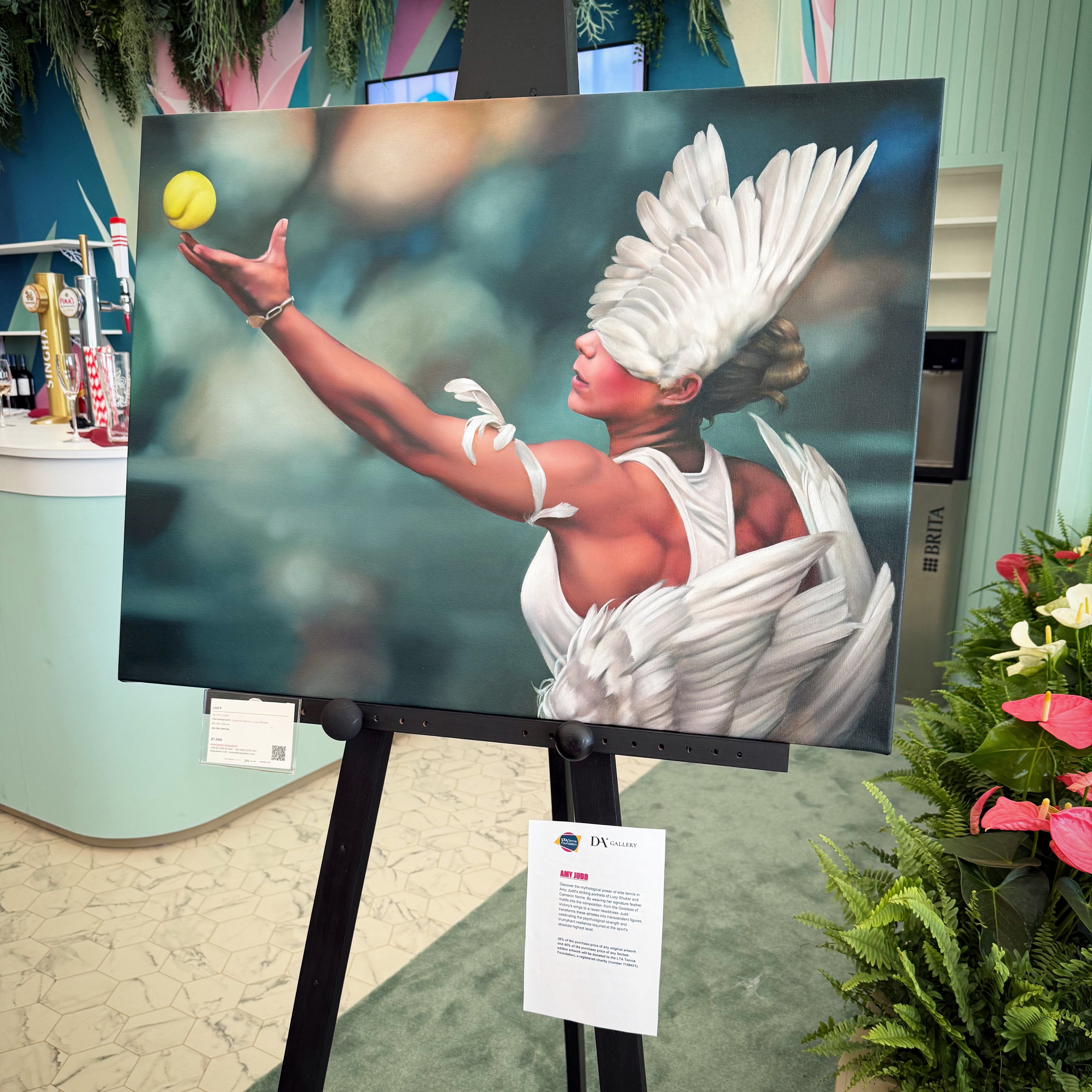 @amyjuddart 𝒘𝒉𝒂𝒕 𝒂 💫 𝒕𝒉𝒊𝒔 𝒊𝒔 𝒂𝒄𝒕𝒖𝒂𝒍𝒍𝒚 𝒎𝒆𝒈𝒂 🪽
@degreeart and @lta Tennis Foundation teamed up to bring together ‘The Emotion of Tennis’ exhibition at The Queens Club during the @hsbcchampionships - I was incredibly privileged to be involved and so grateful to Amy Judd who made me look like a warrior. It was amazing to meet you and to be able to share some of my story with everyone that attended the event.
#LTATennisFoundation #BritishTennis #ContemporaryArt #ArtandSport #TheArtofTennis