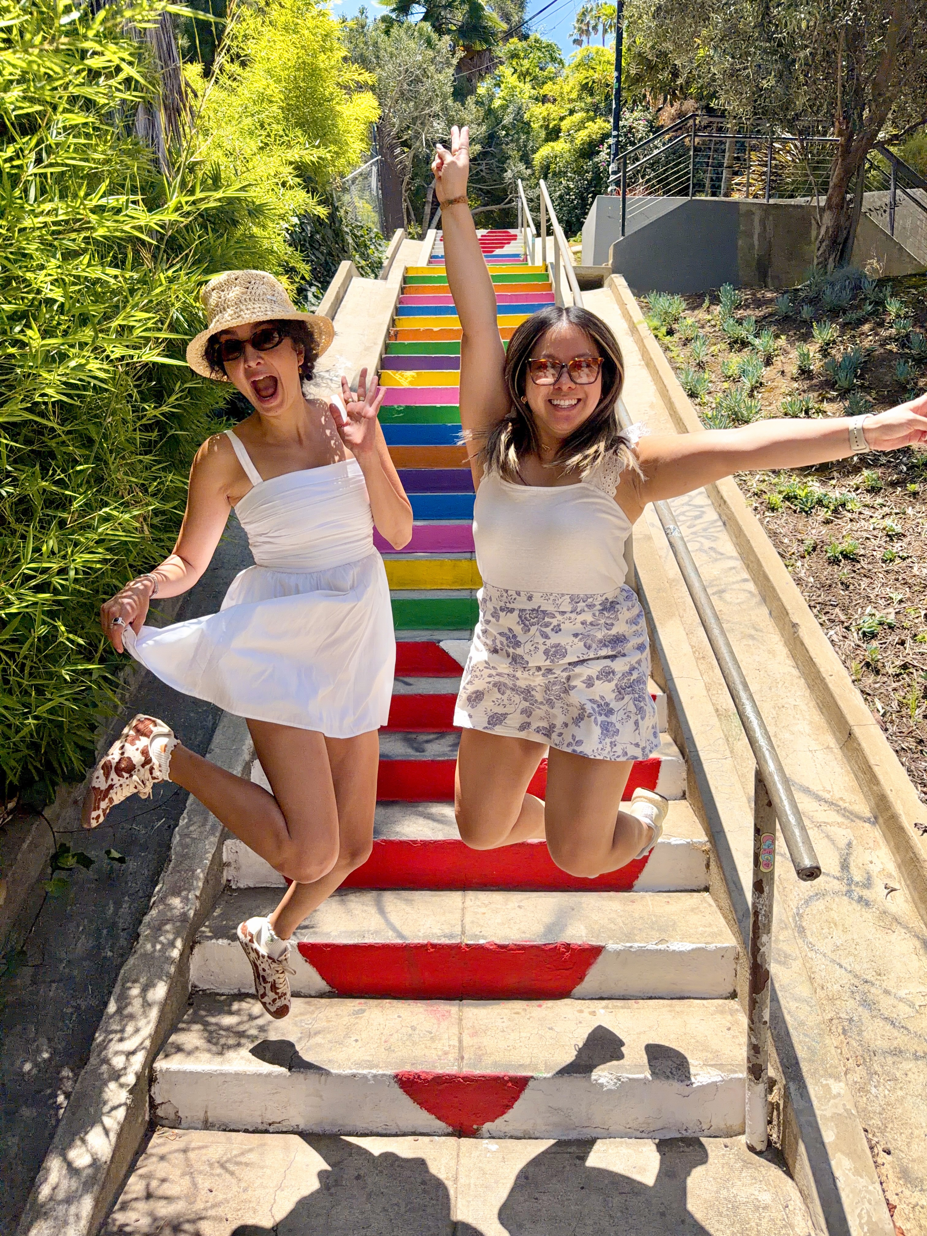 Can you guys tell her how good LA looks on her so she’ll move here?! 😜☀️ 11 years of long distance friendship is long enough!