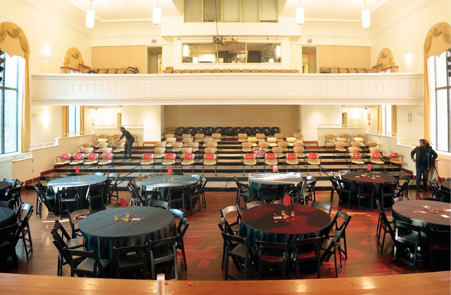 The quiet before the magic. ✨🌹
A look at LEGENDS before the artists hit the stage and the audience filled the room.
#LEGENDS #TheRoseGardenEvents #Poerty #KeepGrowing