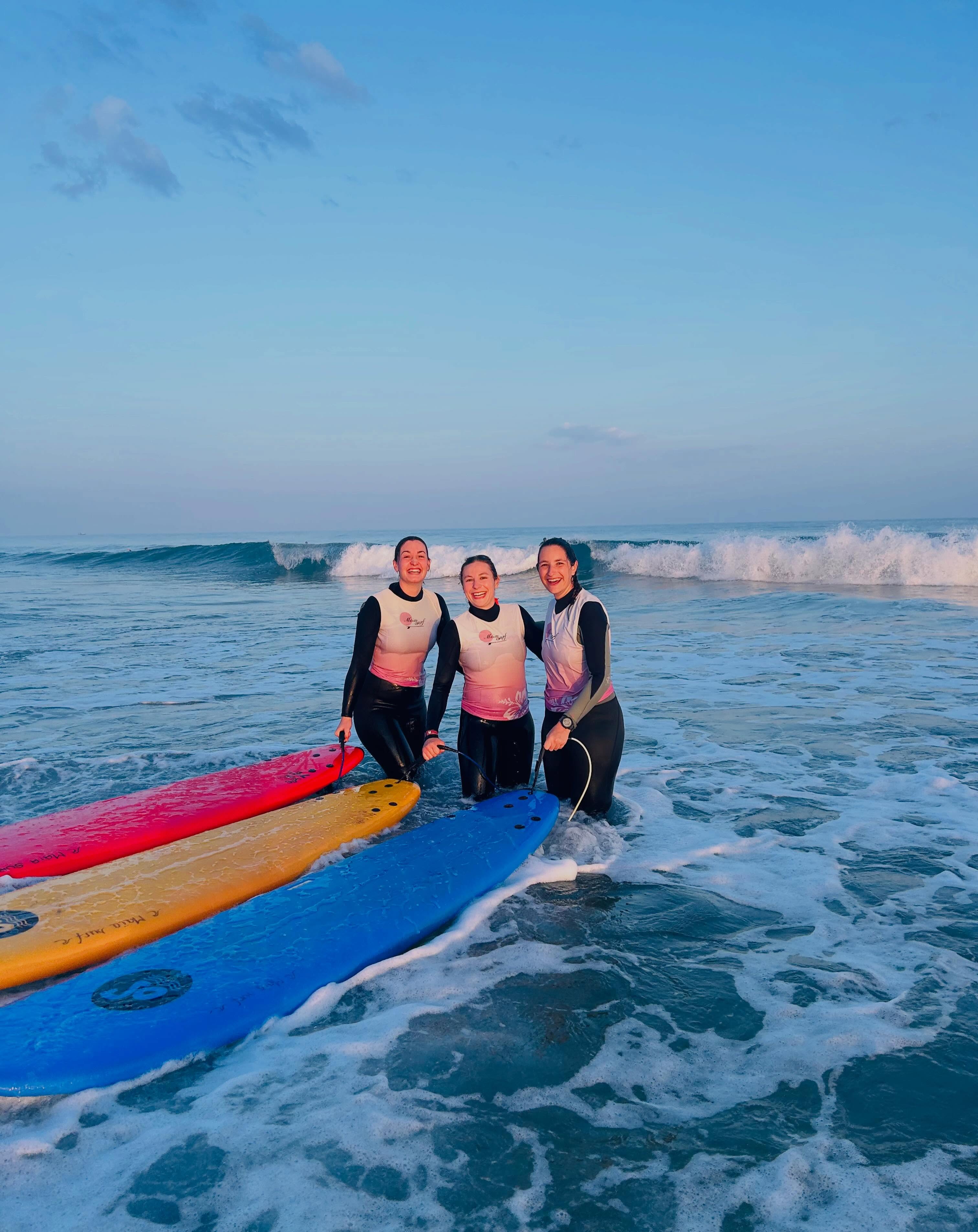 Landifornia dream !!!
🌸
Que de belles sessions ces derniers jours … des jolies vagues, du soleil, des sourires, une belle énergie, de la progression, des rigolades… Tout ce qu’on aime !!!
🌸
Merci pour votre confiance !!!
Best team ever !!
🫶
Tu veux surfer et profiter ?
Réserve ton cours ou ton stage de surf pour le mois de juin ou cet été - niveau débutant ou confirmé (le planning pour cet été commence à se remplir, ne tarde pas à t’inscrire).
📩 Maïa surf/ 0686496014/ contact@maiasurf.fr
📍https://www.maiasurf.fr
📍https://formation.maiasurf.fr/tonic-take-off
#surf #ecoledesurf #coursdesurf #seignosse #landes