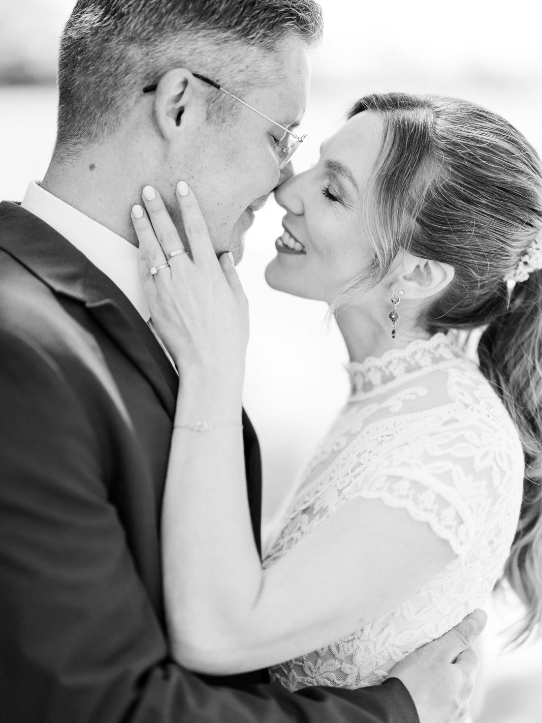„Because maybe
You’re gonna be the one that saves me
And after all
You’re my wonderwall“
🤍 22.05.2026 💍
Fotos von der talentierten @rebeccaconte_photography 🫶
Brautstyling von der lieben @kirsten.makeupartist
#standesamt #wedding #blackandwhitephotography