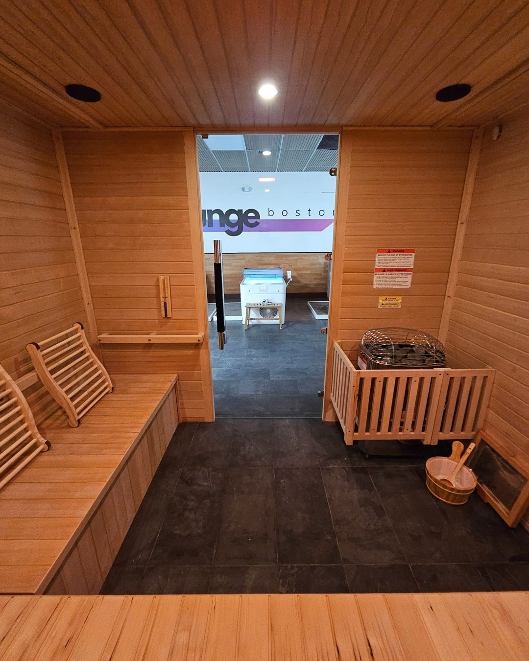 We built our high‑heat saunas for busy locals who want better sleep, less muscle tension, and more consistent training. Start with the sauna, follow with a cold plunge, and feel circulation and stress resilience improve. No booking needed, just drop in and use our all‑in‑one recovery suite at Plunge Boston. Link in bio. 🔥❄️💪😌
Which benefit would help you most, sleep, recovery, or consistency? Tell us below. #LynnfieldMA #WakefieldMA #RecoveryRoutine #ContrastTherapy #PlungeBoston #WellnessJourney #PostWorkout #ColdPlunge #SaunaLove