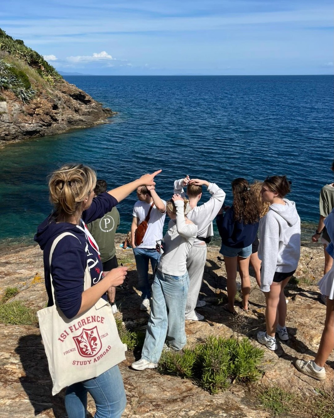 One final carousel to celebrate our Marine Biology course 🩵🦀🇮🇹
ㅤ
For the past three summers, we’ve had the privilege of welcoming students to this intensive 4-week program split between Florence and Elba Island in the Tuscan Archipelago. Accompanied by Professor Rebecca Branconi and TA Niccolò Graziani, our Penn State students experienced field research firsthand: studying local flora and fauna, spotting dolphins, and diving into crystalline waters to collect samples. 🤿
ㅤ
This course is something we at ISI are especially proud of. It relies on the work and collaboration of many people, and we are incredibly grateful to our partners on Elba Island for making this experience possible year after year. 💙
@biodiverselba @ecodiving_cavo @musei_arcipelago_toscano @wba_social @legambientearcipelagotoscano @legambientetoscana @parcoarcipelagotoscano @sassi_turchini
#studyabroad #marinebio #psuabroad