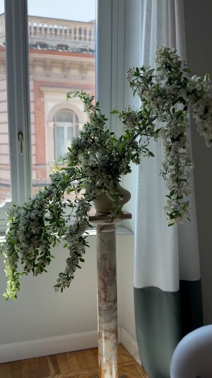Beautiful little routines… market runs, branches in hand through the city, and now this fresh spring feeling filling my home🌿