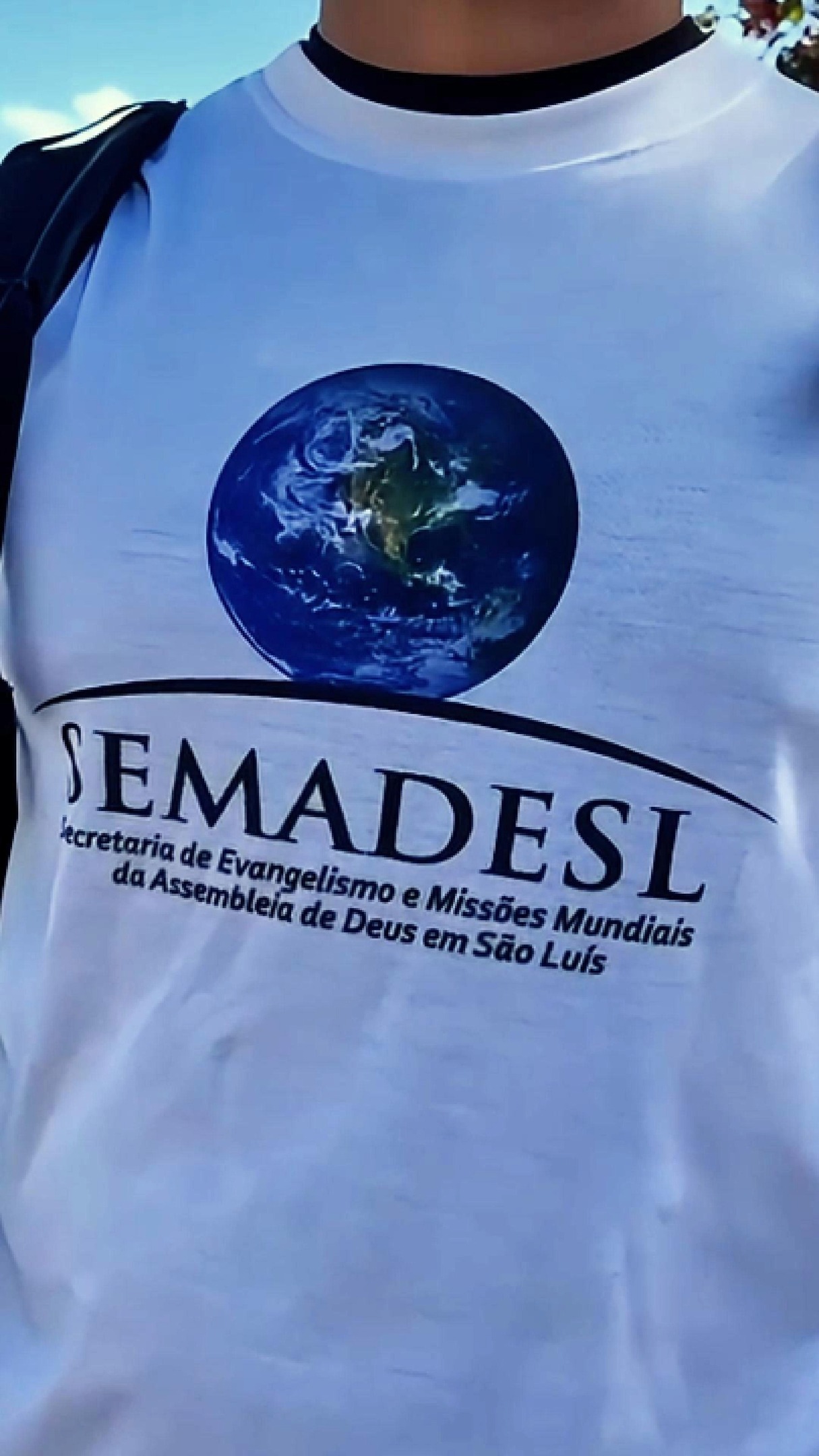 ✨ SÃO LUÍS TE QUERO SALVA ✨
No dia 13/06, a Praça Deodoro foi palco de um grande clamor por vidas. A IADESL – Igreja Assembleia de Deus em São Luís do Maranhão, por meio da SEMADESL, realizou a ação missionária "São Luís te quero salva", levando a mensagem de esperança, amor e salvação através de Jesus Cristo. ❤️🙏
Após esse momento marcante, houve uma passeata pela tradicional Rua Grande, anunciando que ainda existe esperança para todos aqueles que abrem o coração para Deus. 📖
Nossa gratidão ao Presidente da IADESL, Pr. José Guimarães Coutinho, ao Diretor Internacional de Missões da SEMADESL, Pr. Reginaldo Ribeiro, ao Coordenador das Ações Missionárias da SEMADESL, Pr. Joneglauber Carvalho, e a todos os pastores, líderes, missionários, evangelistas, promotores de missões e voluntários que fizeram parte desse dia tão especial.
Cada oração, cada convite, cada folheto, cada palavra compartilhada e cada passo dado pelas ruas da nossa cidade fizeram a diferença. 🙌🔥
São Luís precisa ouvir. São Luís precisa conhecer. São Luís precisa ser alcançada!
➡️ E você? Vai continuar apenas observando ou vai fazer parte da próxima missão? Junte-se a nós e seja instrumento de Deus para transformar vidas. O campo continua pronto, e a obra não pode parar!
🔥 Porque enquanto houver vidas para alcançar, haverá uma missão para cumprir.