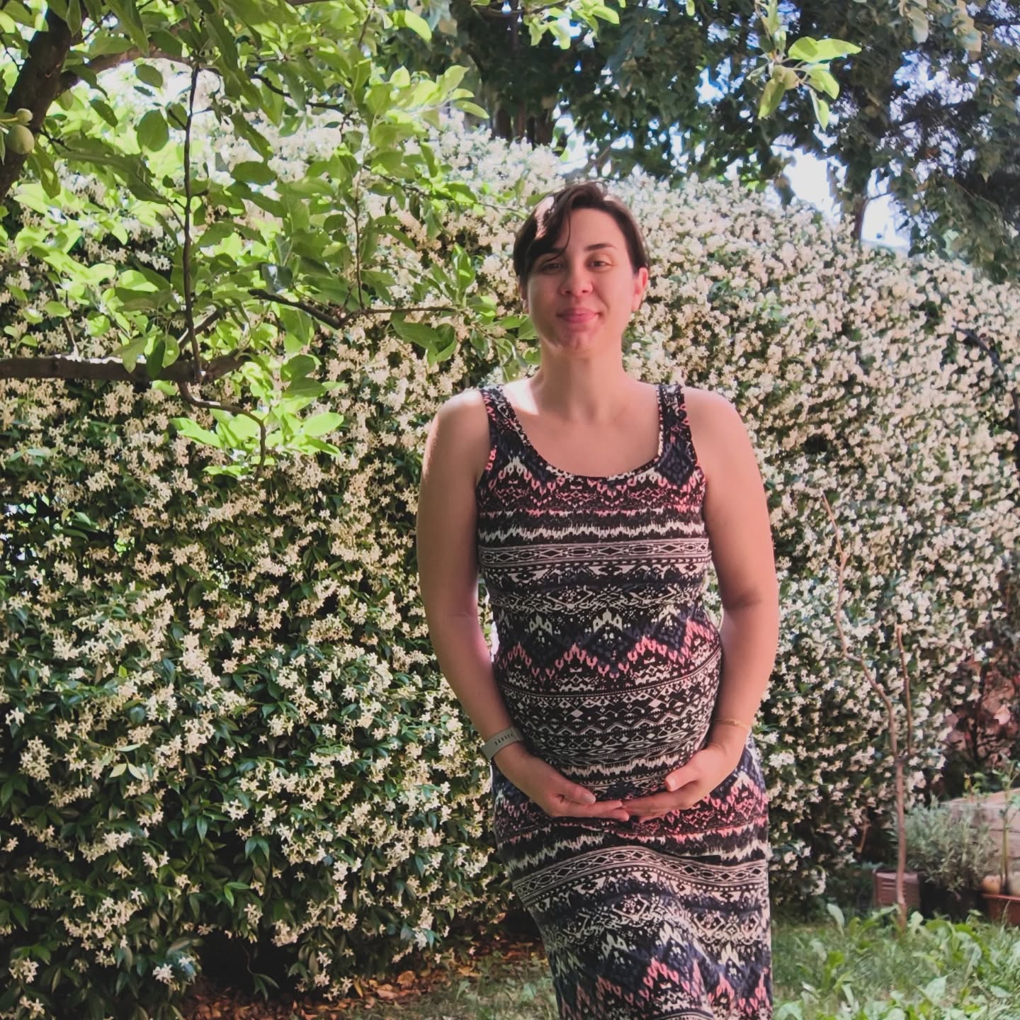 Hiçbirşey durduğu gibi durmuyor, bizler, doğa, olan biten herşey her an bir değişim dönüşüm içerisinde...
Her haline kucak açtıkça , daha rahat akıyor herşey.
Akışta olmak diyoruz ya,
Akışta olmak geleni güzel ağırlayabilmek demek bende...
Hep yapabiliyor muyum bilmiyorum,
Elimden gelenin en iyisini yaptığıme eminim 🙏
Haziran böyle akıyor şimdilik 💜