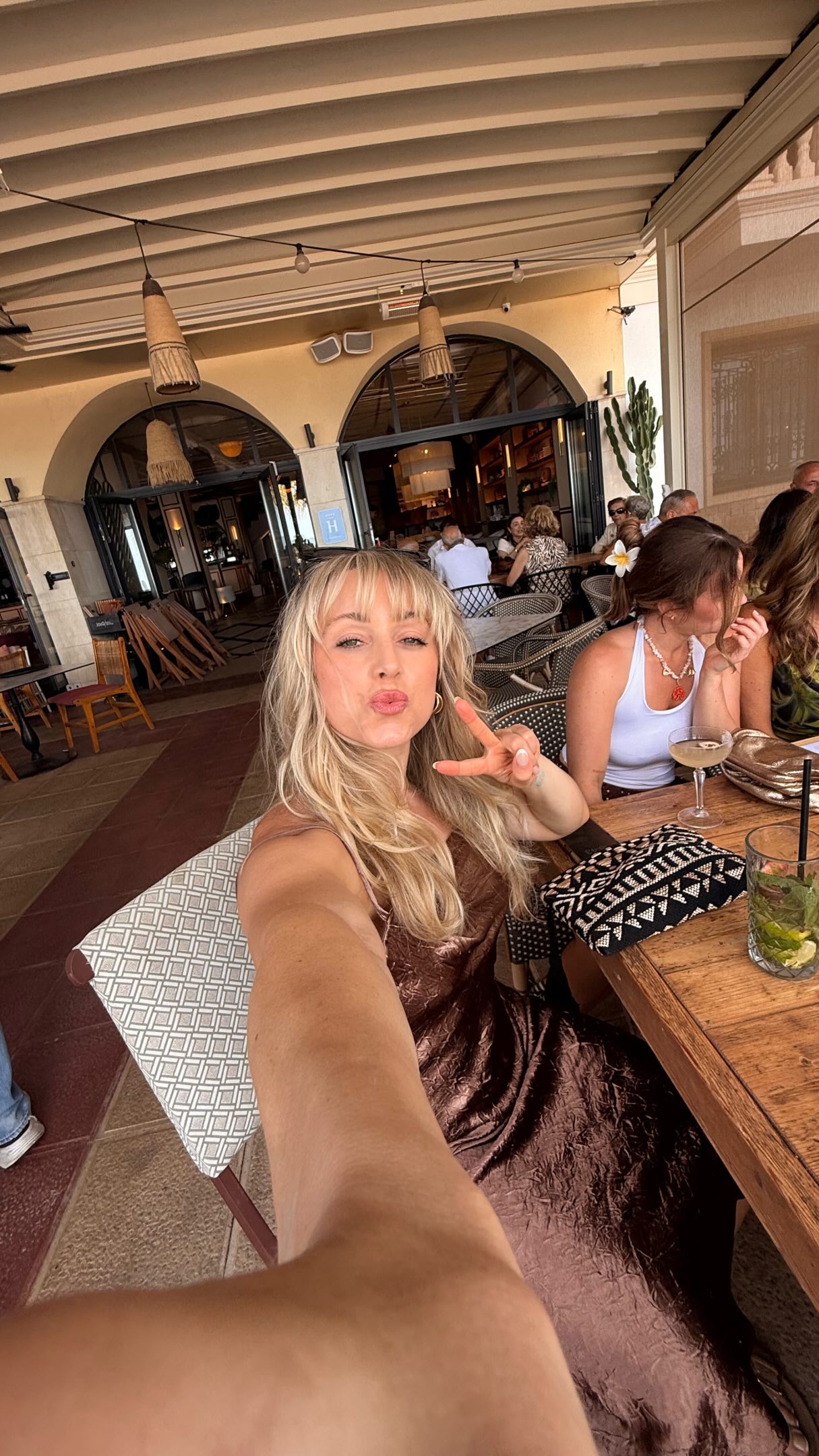 ALTAR CLUB RETREAT | DAY 4
:: began barre at 9am before the sun got too hot. Today’s session was the girls favourite with the standing combos 😮💨
:: followed by a full breakfast spread of avocados, eggs, toast,
cream cheeses, fresh fruit & Greek yoghurt
:: lounged around the pool soaking in the last of the rays
:: 2:30pm we headed into the expansion somatic workshop that included a gorgeous embodiment practice of releasing stored energy that isn’t aligned with your desires for your life. Lots of heat & sweat in this one as the energy roared throughout the villa. The girls fav workshop of all🤍
:: was time to get dolled up and head into town for the closing meal & of course ended with an ice cream
:: after getting back to the villa we had our last ritual - a lantern ceremony. We all wrote words of phrases onto them to signify the expansive lives and energy we are taking home from this retreat, before letting them fly over the ocean.
There wasn’t a breath of wind so this ceremony didn’t quite end like Cappadocia but with @lehannereed dousing them in water to save the day 🤣
Heart is SO full. What an incredible first retreat 💙
DAY 4 BABY!!!!!
#barresohard #barreretreat #alicante #barrefitness #barreinstructor
