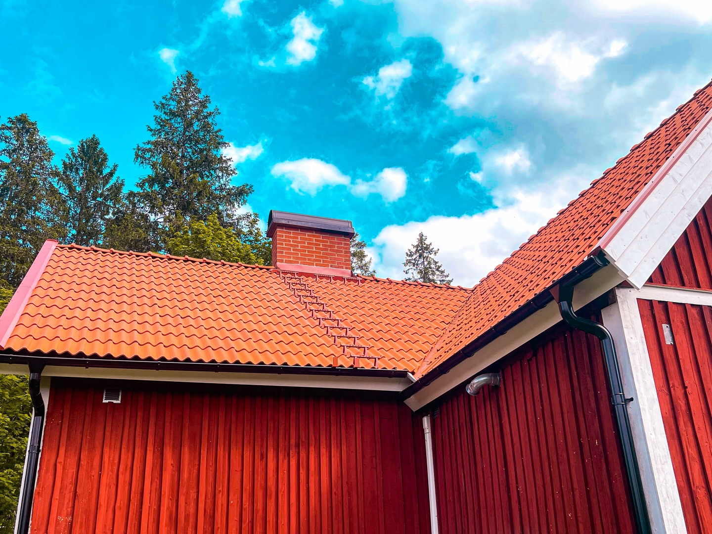 Ännu ett tak färdigställt! 🔨
Trevlig helg på er alla 🌞
#NybeByggentreprenad • #FamiljeföretagSedan1964