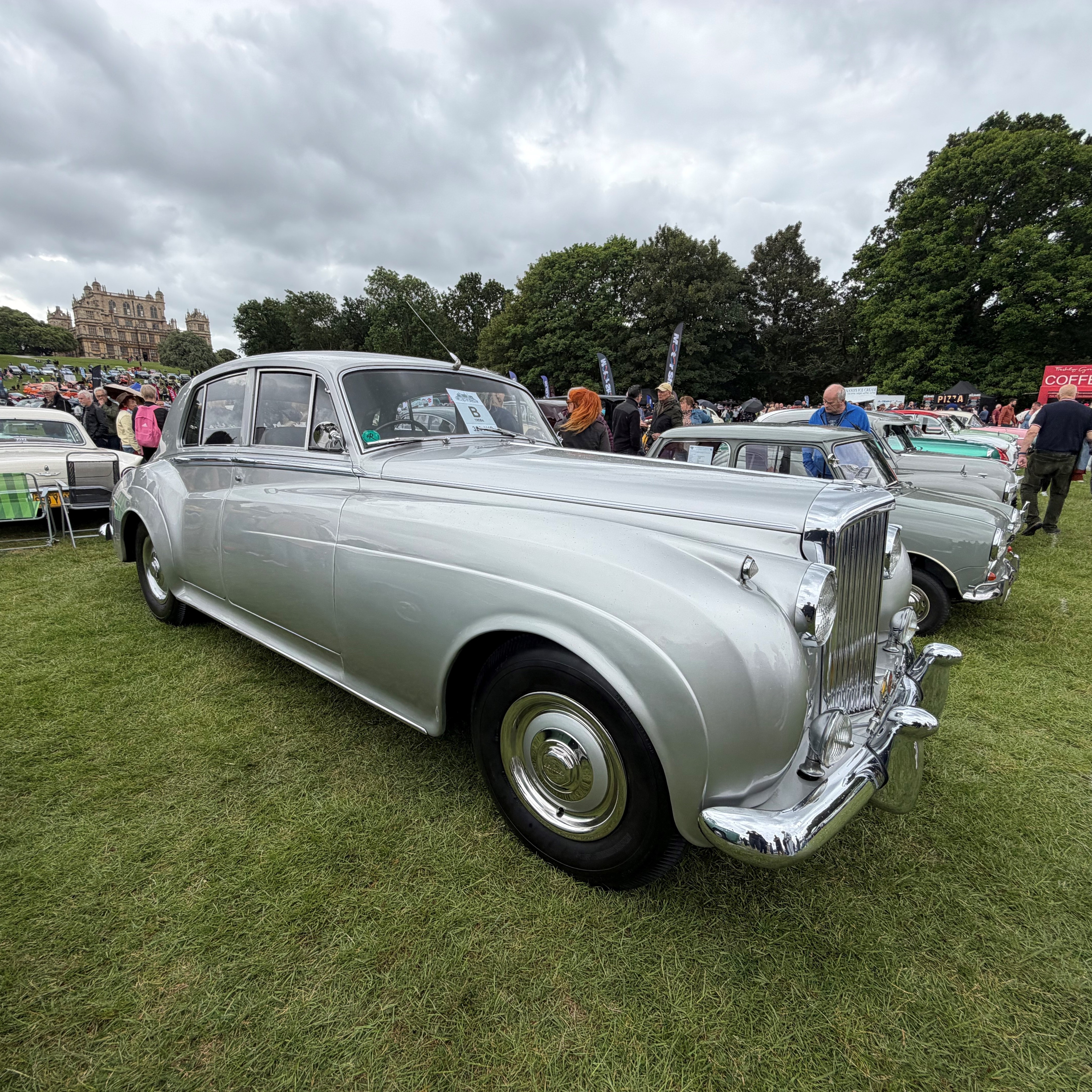 Great day at the Nottingham Motor Show at Wollaton Park on Sunday. Lots of interest in our Silver Bentley S1 320 AVO & Bentley Continental R. Nice to see a few old friends as well!
Thanks for the photos Lew!
#lentonlimousines
#woodsmotorclub