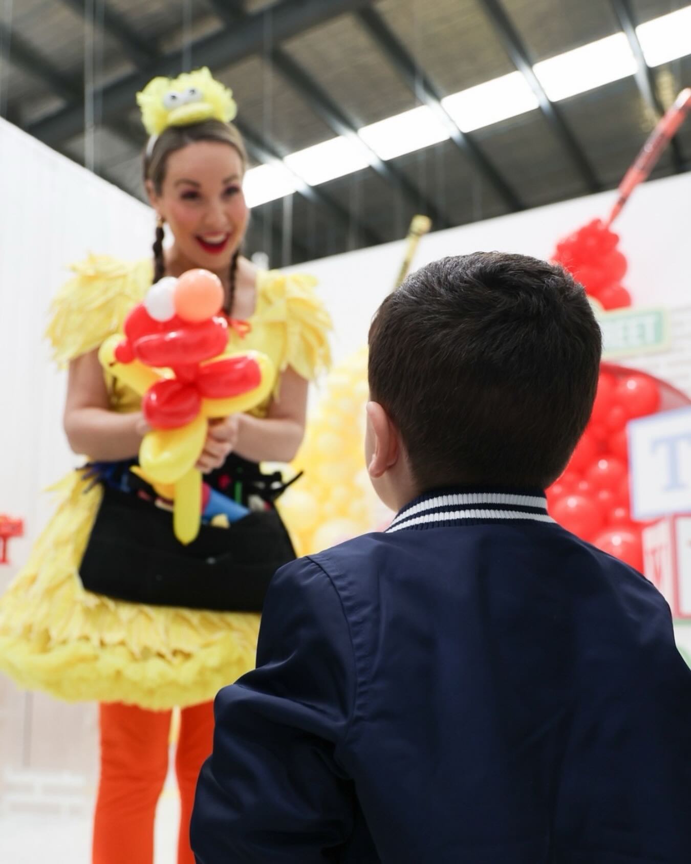 Balloon twisting always keeps the kids entertained AND smiling 🎈✨