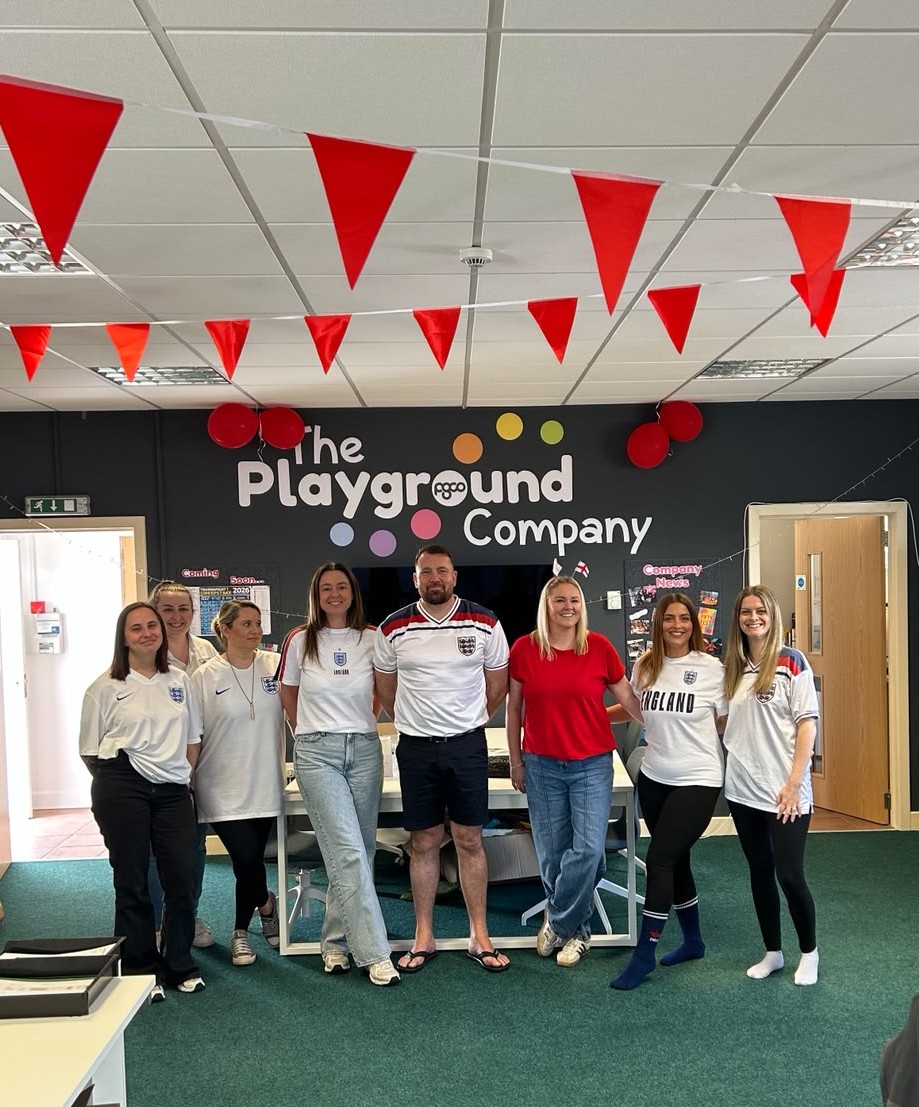 We're getting in to the football spirit! 📢 ⚽
Our team is ready to cheer England tonight, rocking their red and white! Will you be joining the World Cup spirit? 🏆
#WorldCup2026 #England