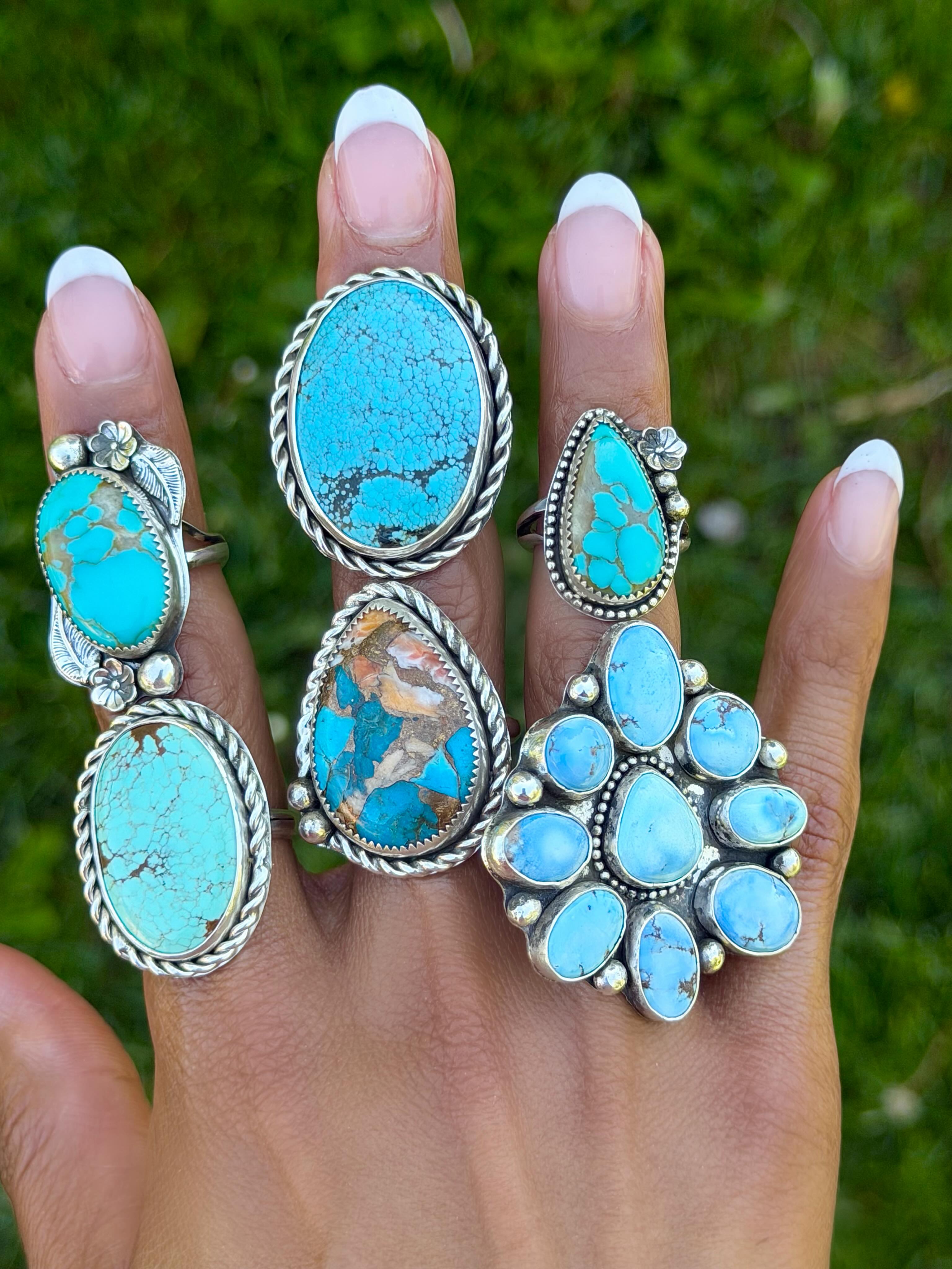 A little peek at what I’ve been working on lately 👀I’ve taken fewer cookie orders this year while making more time for silversmithing and turquoise jewelry🤎Hoping to have a few available pieces this fall!!!
Drop a ❤️ if you love you some #turquoise
.
.
.
#turquoise #turquoisejewelry #silversmithing #navajo