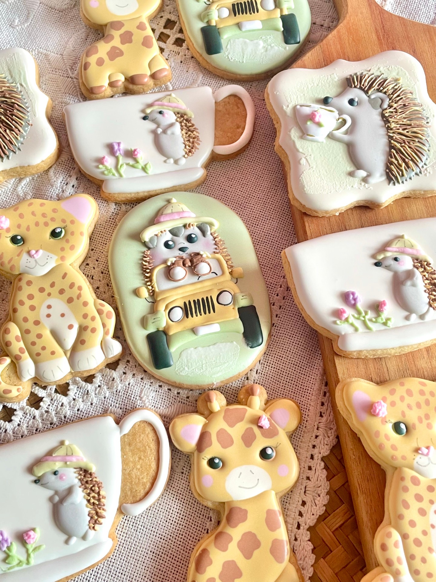 The photo’s don’t do these cute baby shower cookies justice. A Hedgehog Safari tea party! Basically, a little Hedgehog goes on Safari and stops to have a tea party along the way. That’s a first for me and I’m fairly sure it won’t come my way again!
#johannesburgbaker #babygiraffe #babycheetah #babyhedgehog