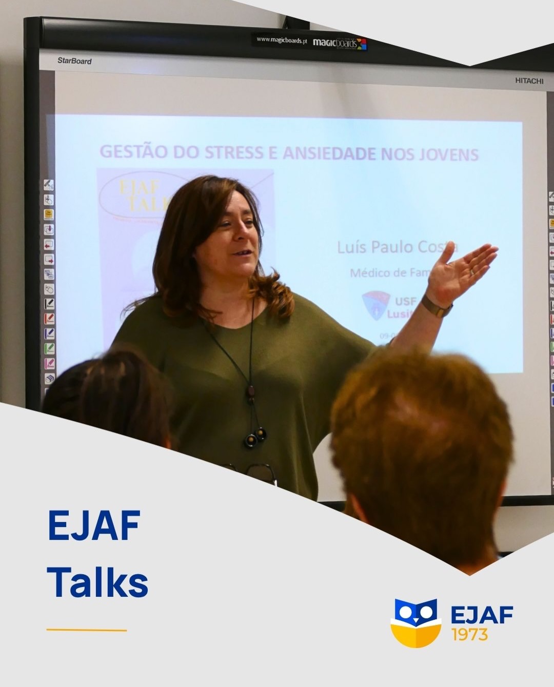 A Equipa de Saúde Escolar promoveu mais uma edição do EJAF TALKS, dirigida aos Encarregados de Educação dos 9º e 12º anos, dedicada ao tema “Gestão de stress e ansiedade nos jovens”.
A sessão contou com a presença do Dr. Luís Paulo, da USF Lusitano, e da Dra. Raquel Brandão, Psicóloga Escolar, que partilharam estratégias e ferramentas práticas para ajudar pais e educadores a compreender e apoiar os desafios emocionais que os jovens enfrentam no seu dia a dia.
Para além dos contributos dos técnicos de saúde, este encontro constituiu também um importante espaço de partilha entre Encarregados de Educação, que tiveram a oportunidade de trocar experiências, dúvidas e desafios vividos com os seus educandos.
Foi um momento de reflexão, aprendizagem e colaboração que reforçou a importância da parceria entre a escola e a família na promoção do bem-estar emocional e do desenvolvimento saudável dos nossos alunos.
#EJAF #OlhosPostosNoFuturo