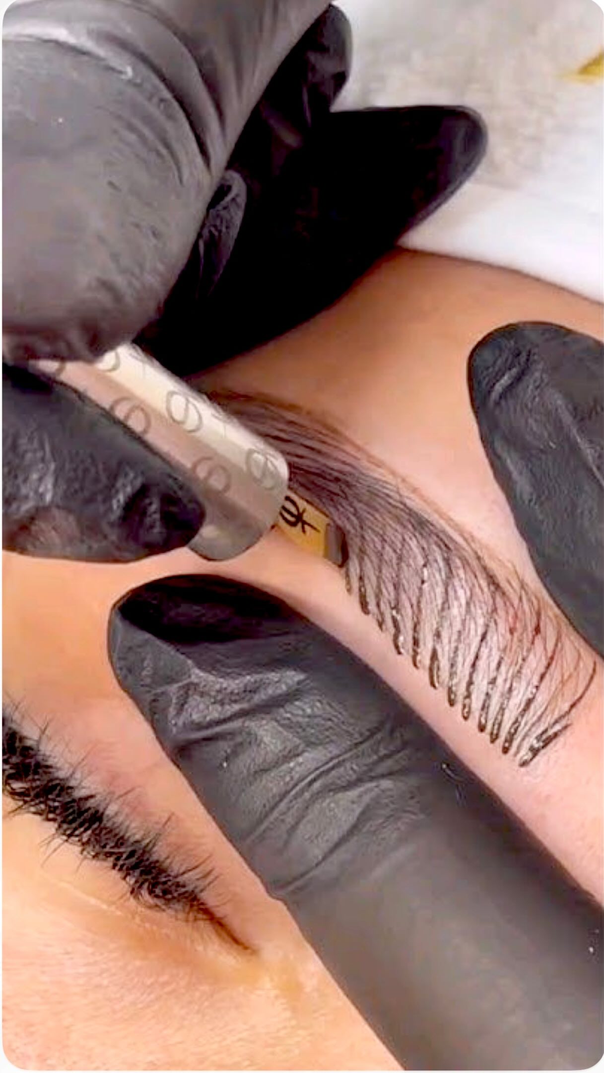 Microbladed brows + full glam volume lashes = the ultimate glow-up ✨ Wake up looking effortlessly put together every day 🤍
Ready for your transformation? Book your consultation today! Your dream lashes and brows are waiting 🫶✨
📍 Shop 5 / 108 Maroubra Road, Maroubra.
#browtattoo #winterIStheTime #feelbeautiful #lashes #foryou