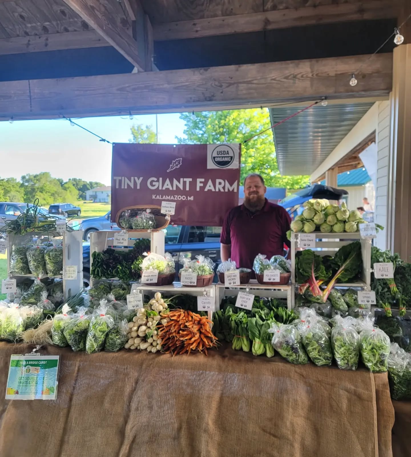 Alan's piled up with great veggies @texastwpfm this morning! Go see him!