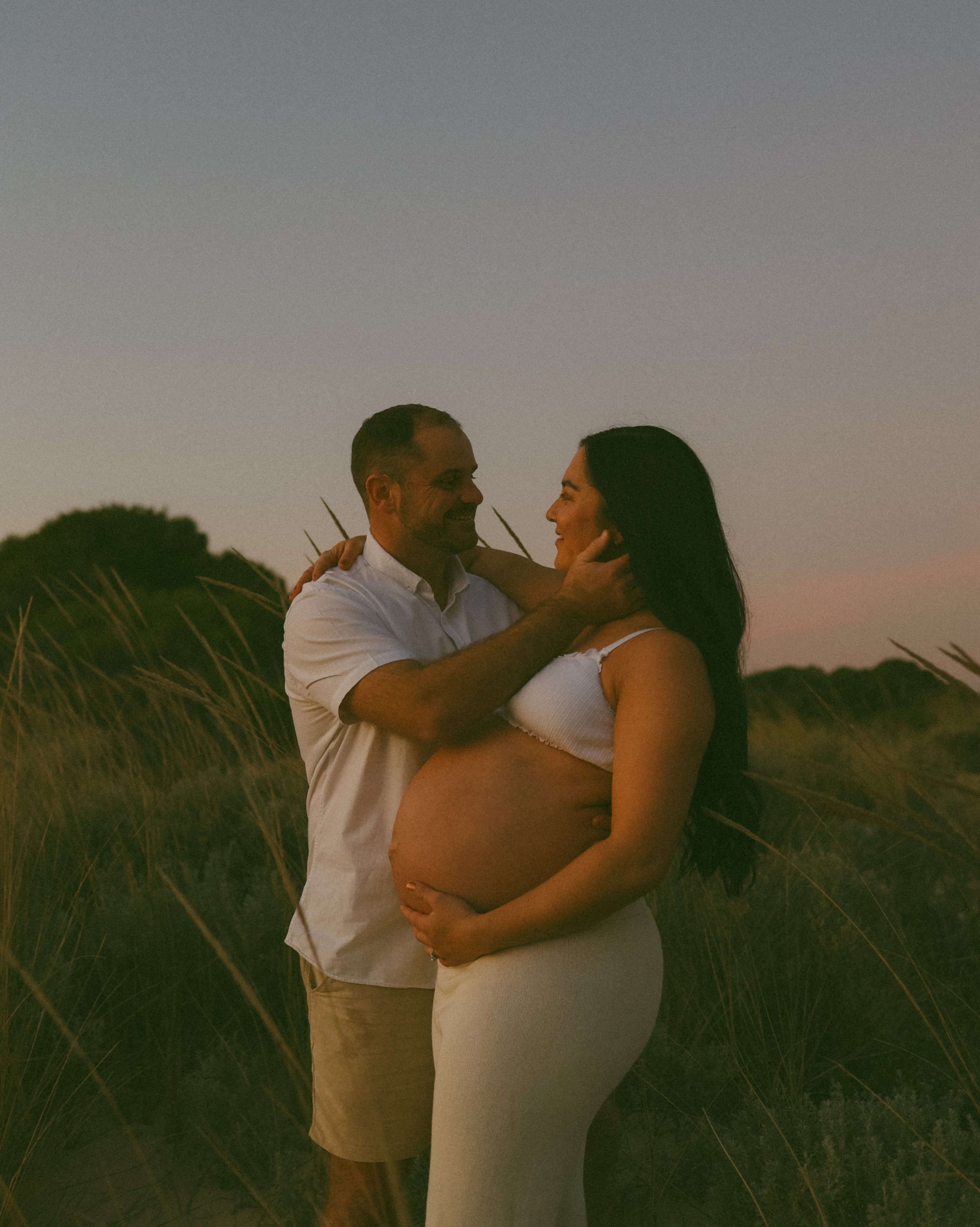 A little glimpse into the season before everything changes. Mckenzie, you absolutely glowed. What a beautiful chapter to document before you meet your little one. ✨ @mckenzie__5
#perthmaternity #perthmaternityphotography #perthmaternityphotographer #bluehourphotography #bluehour