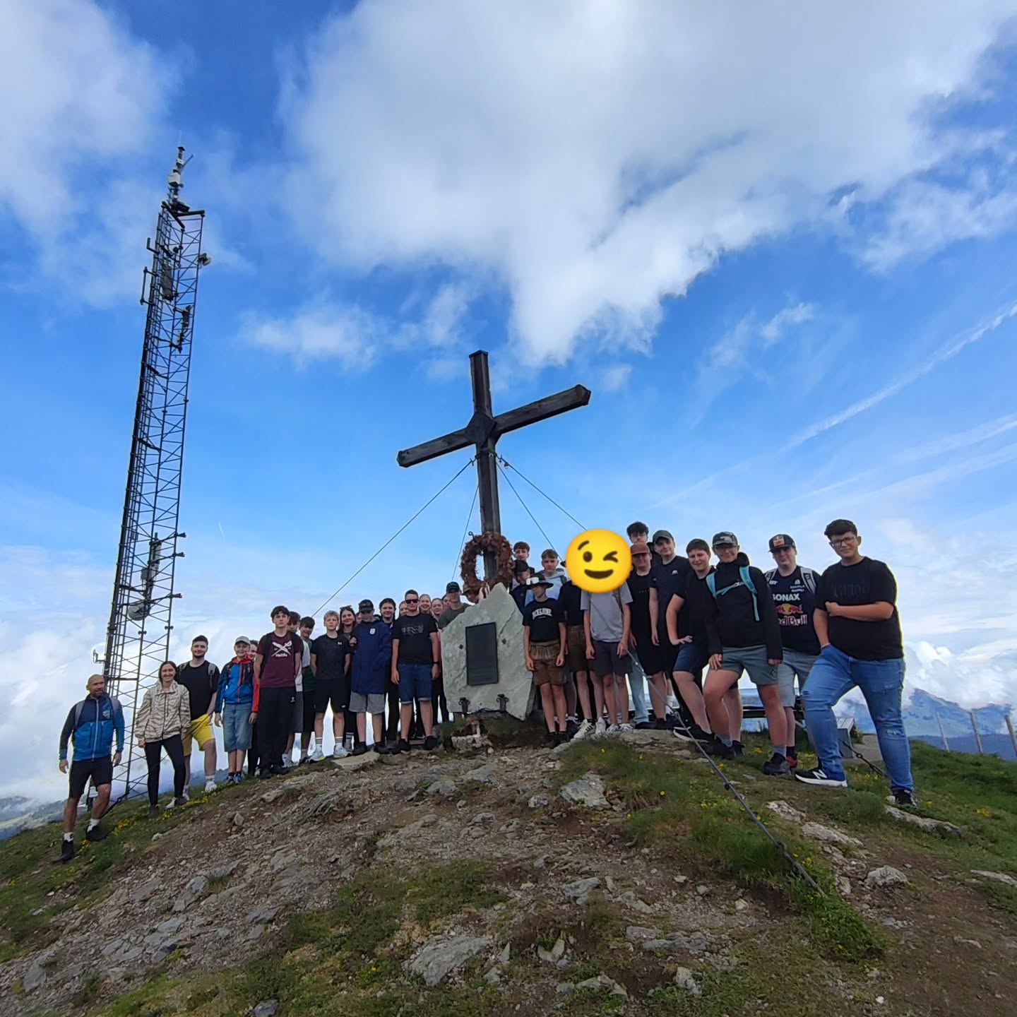 Sprachwoche der 4. Klassen in Saalbach: Done! ✅🏔️
Sport, Action und jede Menge Englisch standen diese Woche auf dem Plan. Danke an @camps4you für das tolle Programm und ein riesiges Thank you an die großartigen Natives!
Man hört den Unterschied richtig – das Englisch unserer SchülerInnen hat ein echtes Upgrade bekommen! 🚀🇬🇧