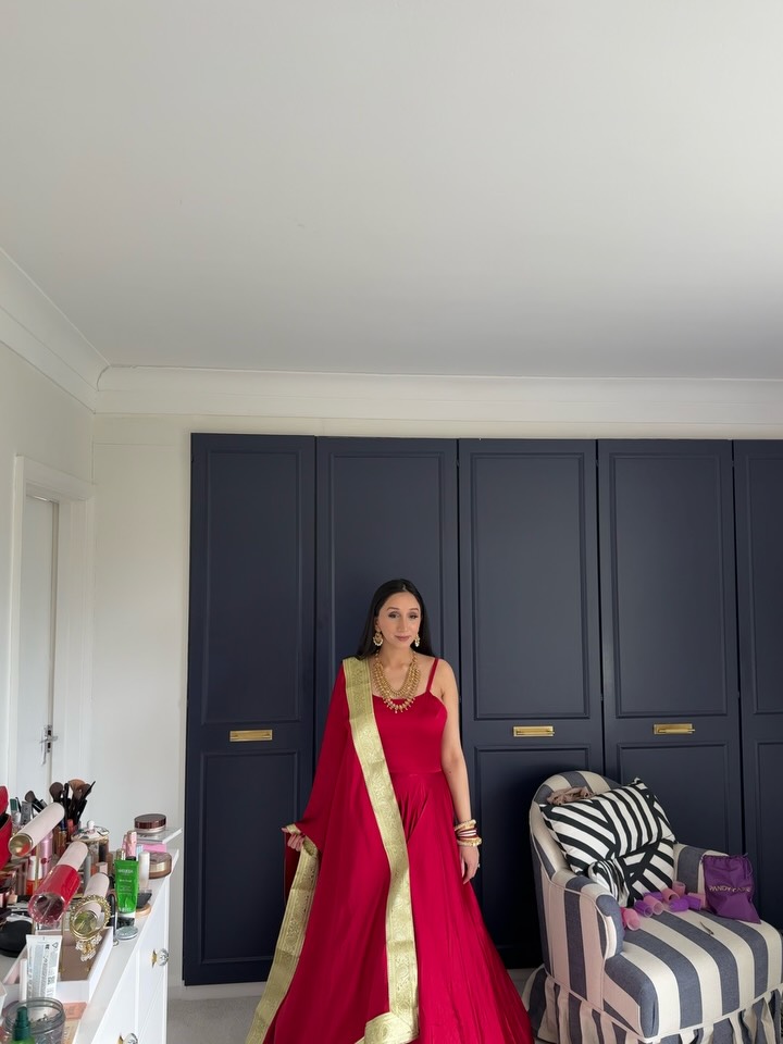 Please can you take a photo of me (while I act awkward)?
As my bump got bigger, lenghas were not going to work around my bump for comfort or for style. I ordered this off @perniaspopupshop and it worked a treat. Light, comfortable, and styled effortlessly.