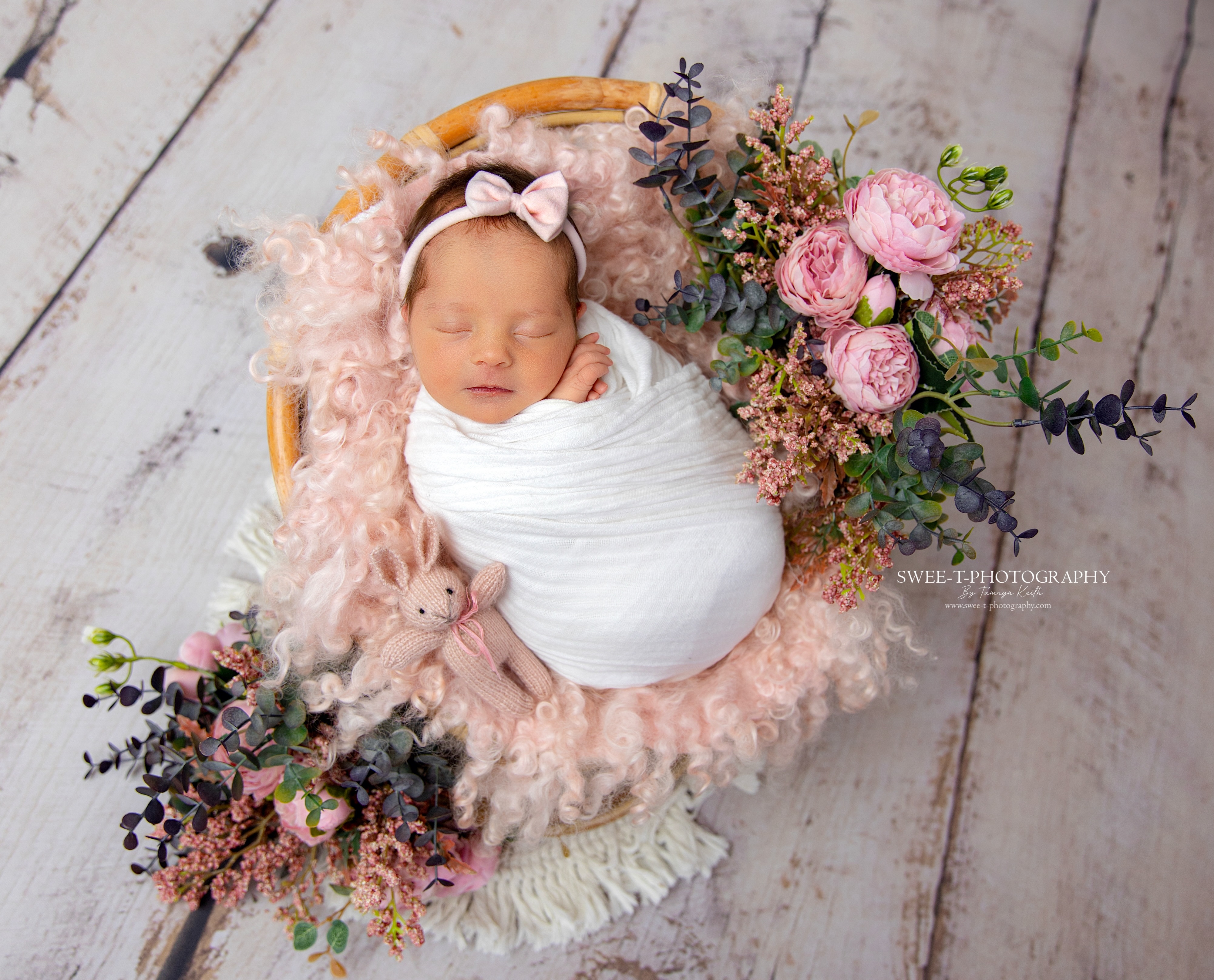 Sweet Ariah 🌸 | 9 Days New
Just nine days old and already perfect in every way.
If you’re expecting your own little love, now is the perfect time to secure your newborn session and preserve these fleeting moments before they’re gone.✨ Mention code SAVE15 to receive 15% off your Signature session fee. ✨
Let’s create something truly beautiful together with Barossa’s trusted newborn specialist.
https://www.swee-t-photography.com/newbornpricing
📸 © 2026 Swee-t-Photography Barossa’s Newborn Photographer
#barossanewbornphotographer #barossanewbornphotography #barossababyphotographer #barossamaternityphotographer #barossastudio