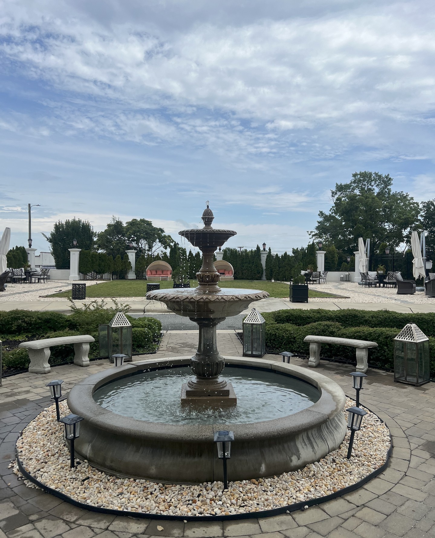 What a peaceful afternoon here at Pandora's Manor!â
â
#visithp #explorenc #boutiqueinn #highpoint